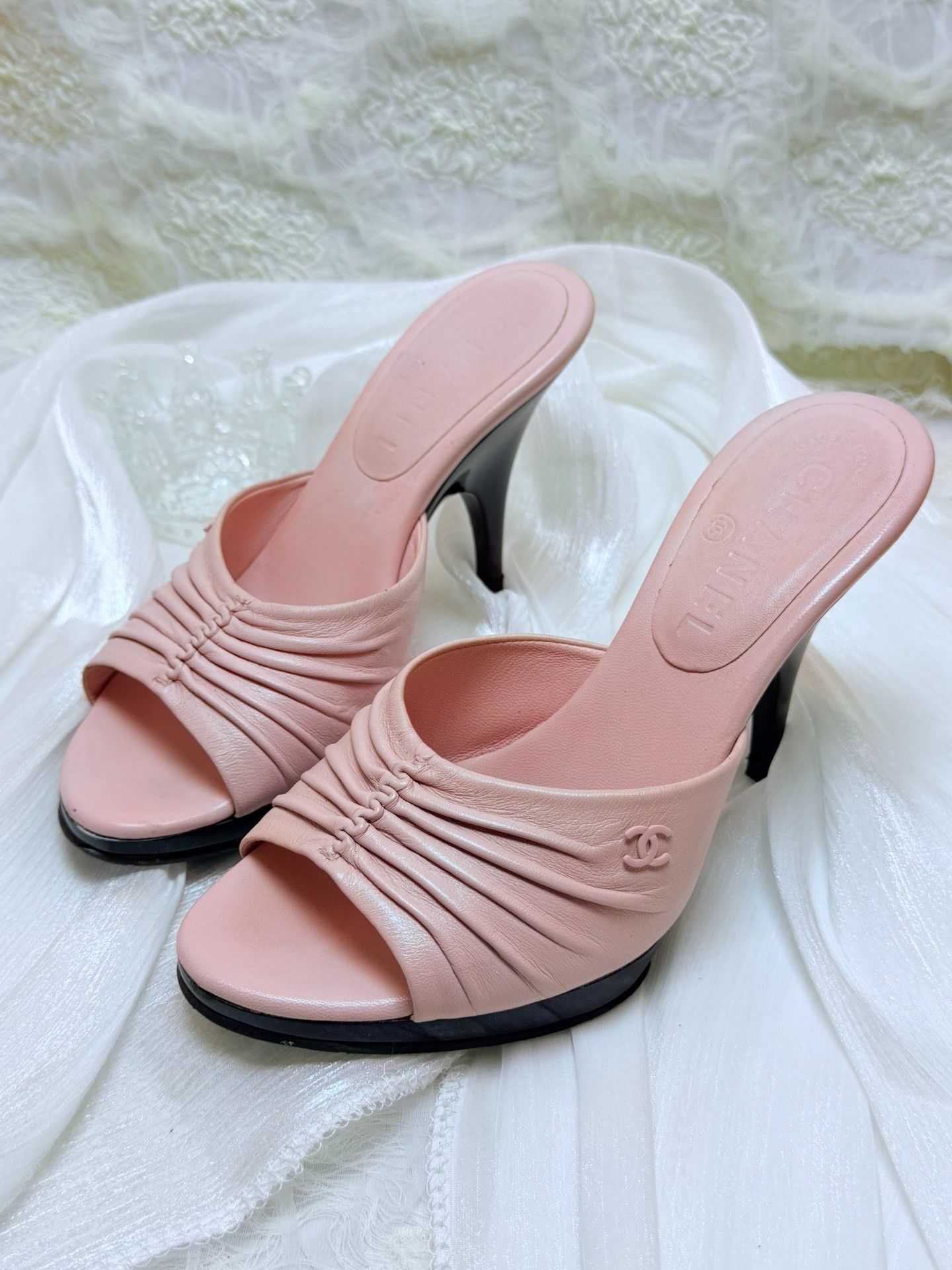 Chanel Chanel Pink Sandals us_5 Women Size US 5 / IT 35 - 1 Thumbnail