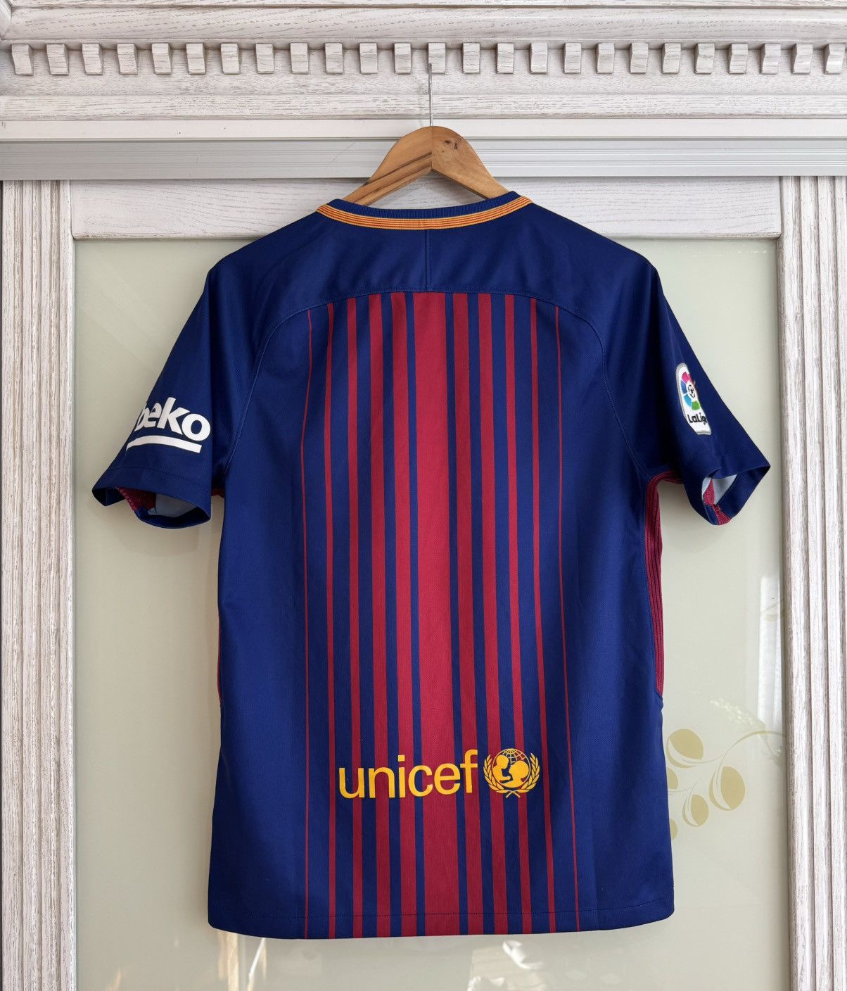 Nike Barcelona 2017-2018 Home Soccer Jersey Football Kit Shirt Size US S / EU 44-46 / 1 - 2 Thumbnail