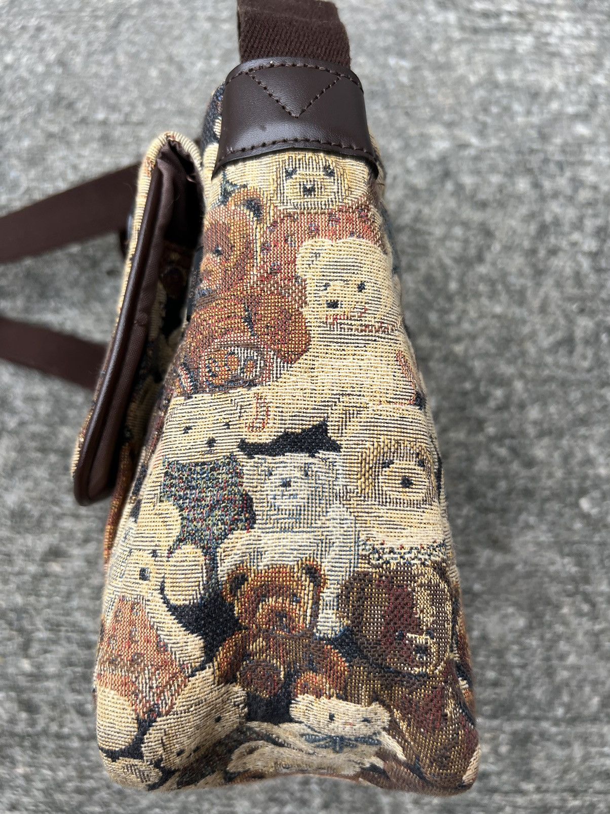 Japanese Brand Vintage Yamatoya Tokyo Ravi Ravi Jacquard Bears Sling Bag Size ONE SIZE - 9 Thumbnail