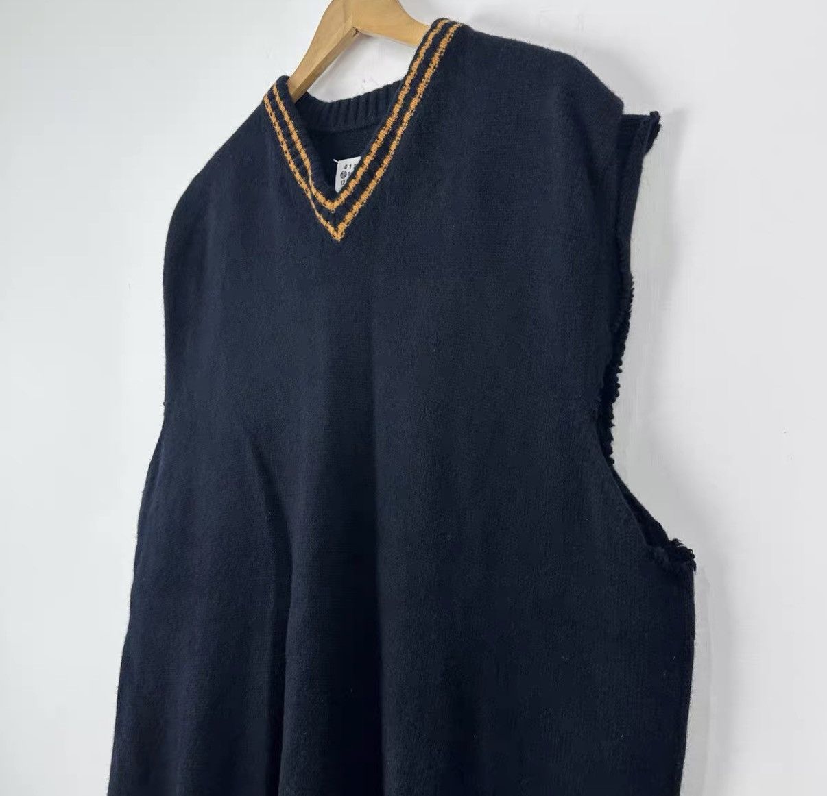 Maison Margiela Maison Margiela V-neck Wool Vest J42 Size US M / EU 48-50 / 2 - 4 Thumbnail