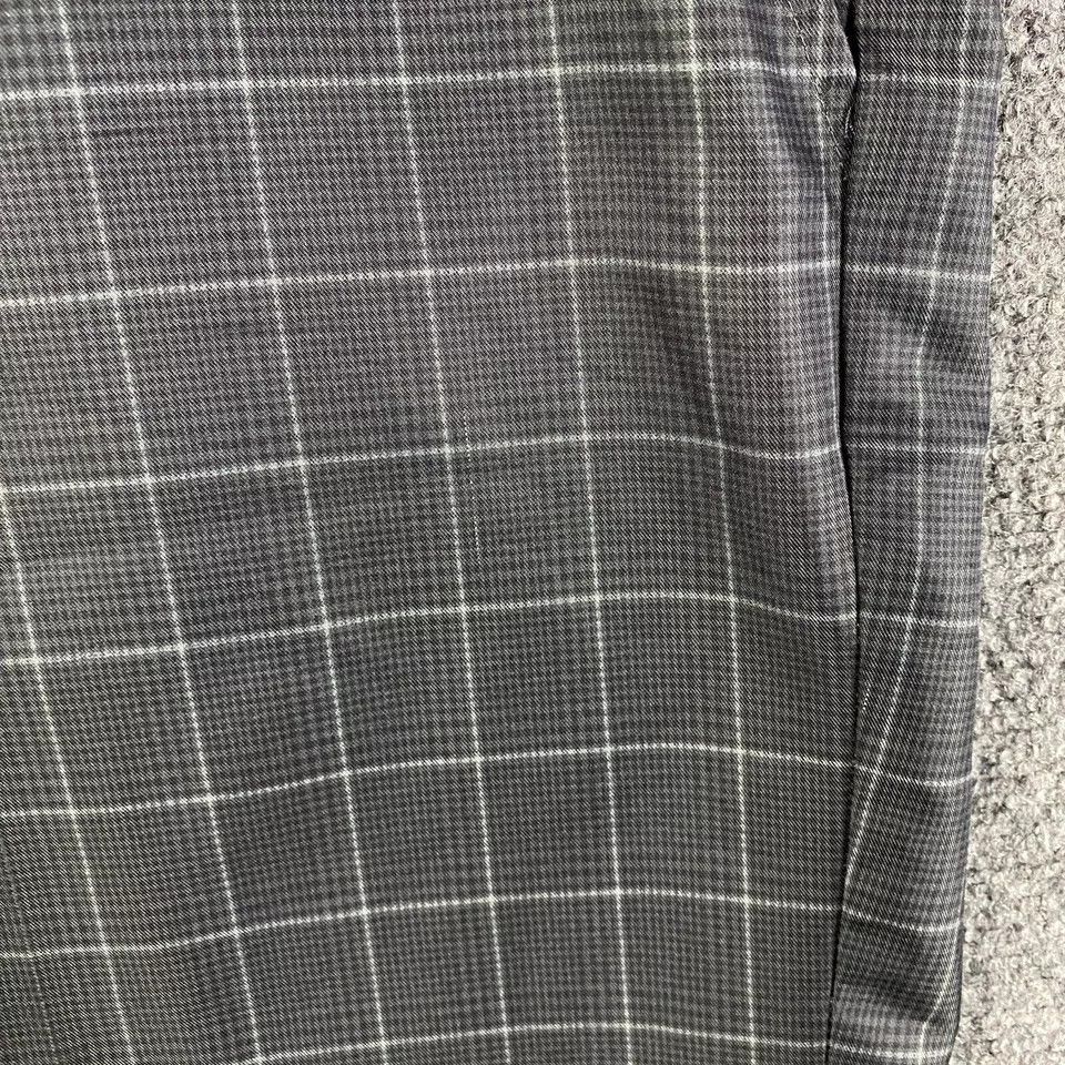 Greg Norman Greg Norman Golf Shorts Men's Size 40 Chino Gray Polyester Size US 40 / EU 56 - 2 Thumbnail