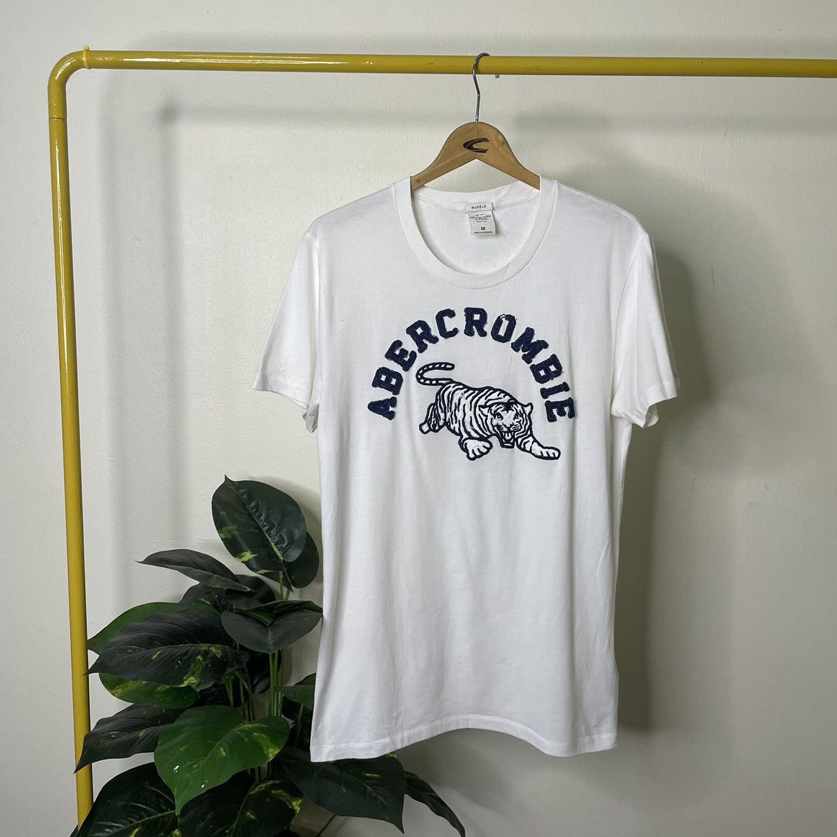 Abercrombie & Fitch × Ed Hardy × If Six Was Nine Vintage Abercrombie Embroidered Tiger Ed Hardy Style T Shirt Size US M / EU 48-50 / 2 - 1 Thumbnail