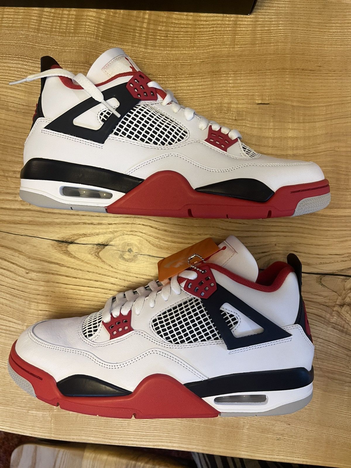 Jordan Brand Air jordan 4 retro Fire Red size 10.5 Size US 10.5 / EU 43-44 - 1 Thumbnail