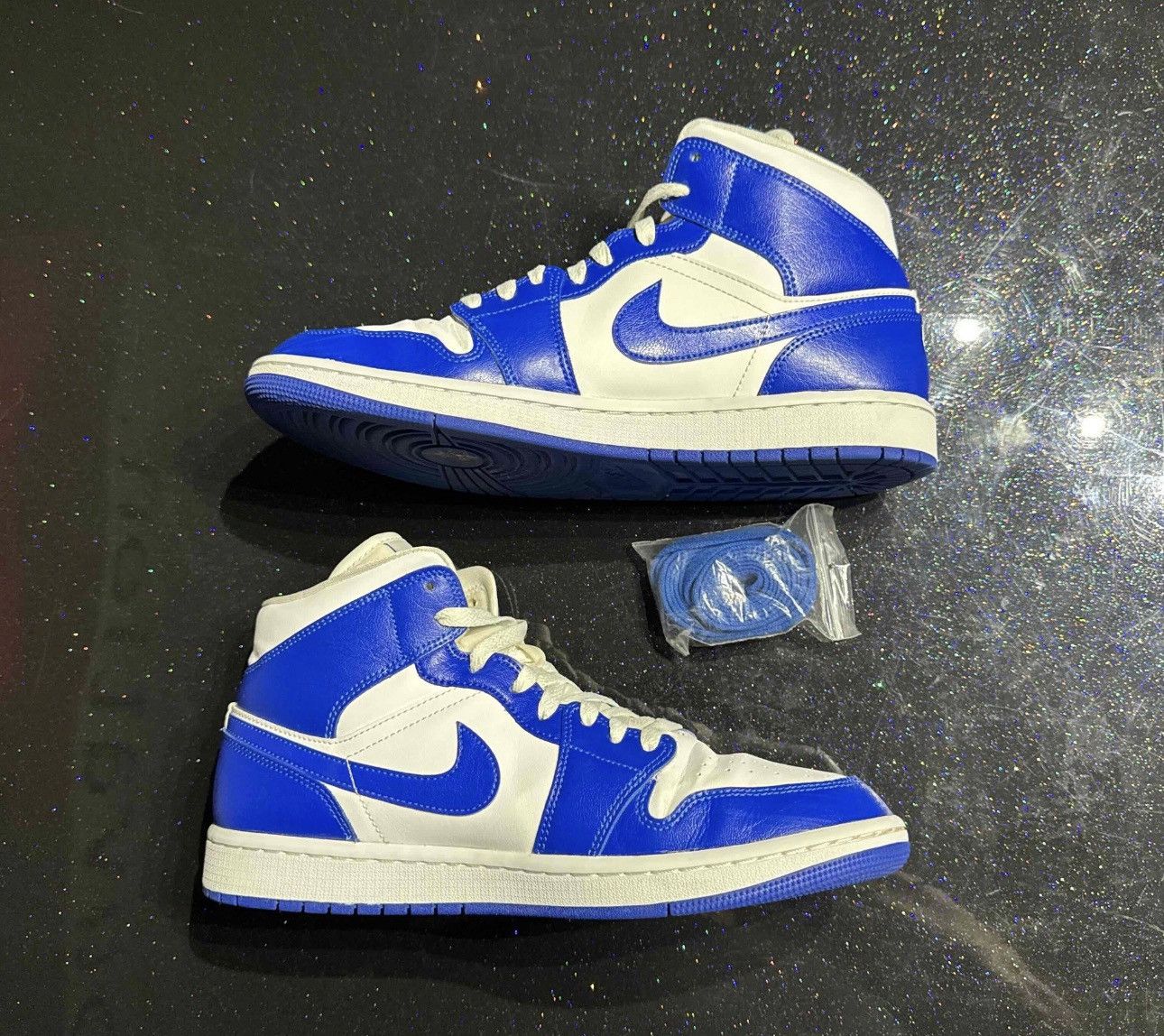 Jordan Brand Air Jordan 1 Mid ‘Kentucky Blue’ Wmns Size US 10 / EU 43 - 2 Thumbnail