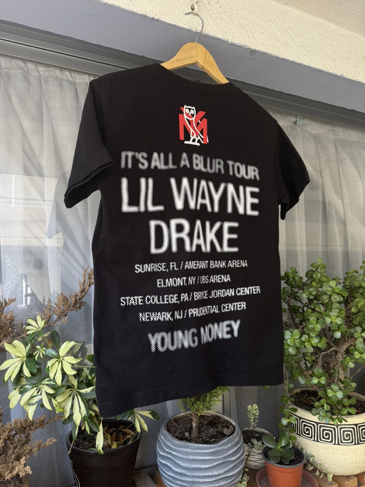 October's Very Own Drake x Young Money & Lil Wayne It’s all a Blur tour shirt Size US S / EU 44-46 / 1 - 6 Thumbnail
