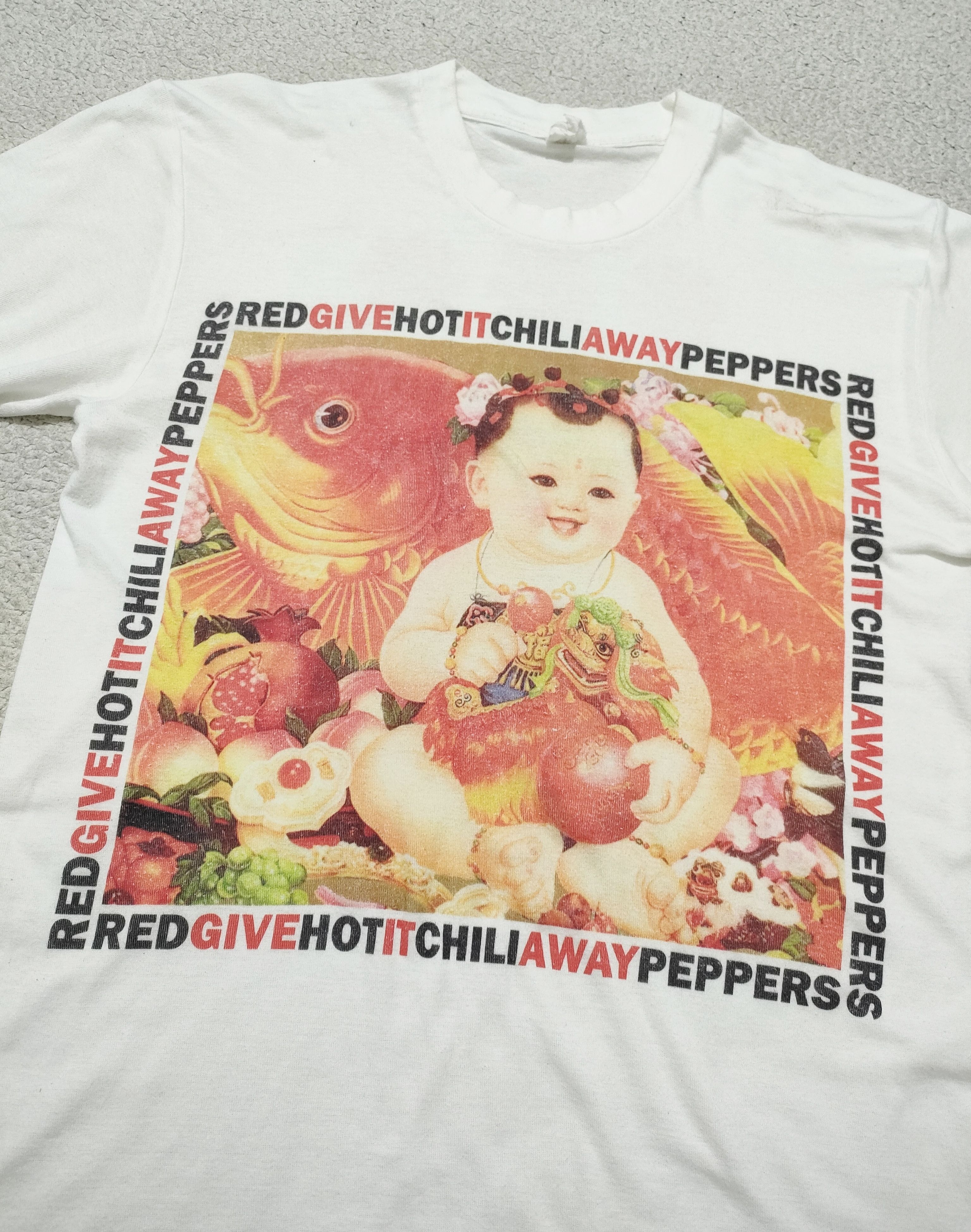 Band Tees 90s RED HOT CHILI PEPPERS 'GIVE IT AWAY' Vintage Band Tee Size US L / EU 52-54 / 3 - 2 Thumbnail