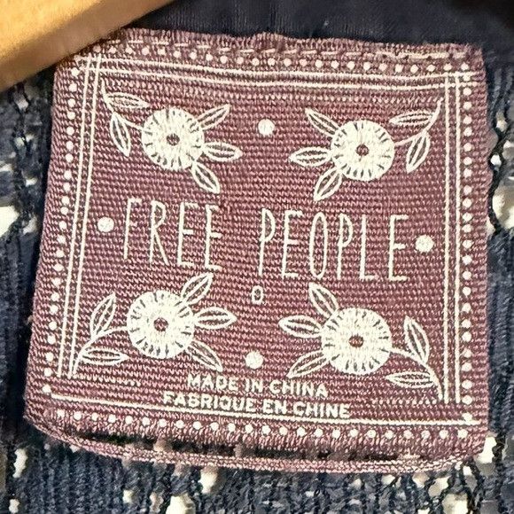 Free People Free People Sheer Navy Floral Button-Down Blouse – Sz M Size M / US 6-8 / IT 42-44 - 3 Thumbnail