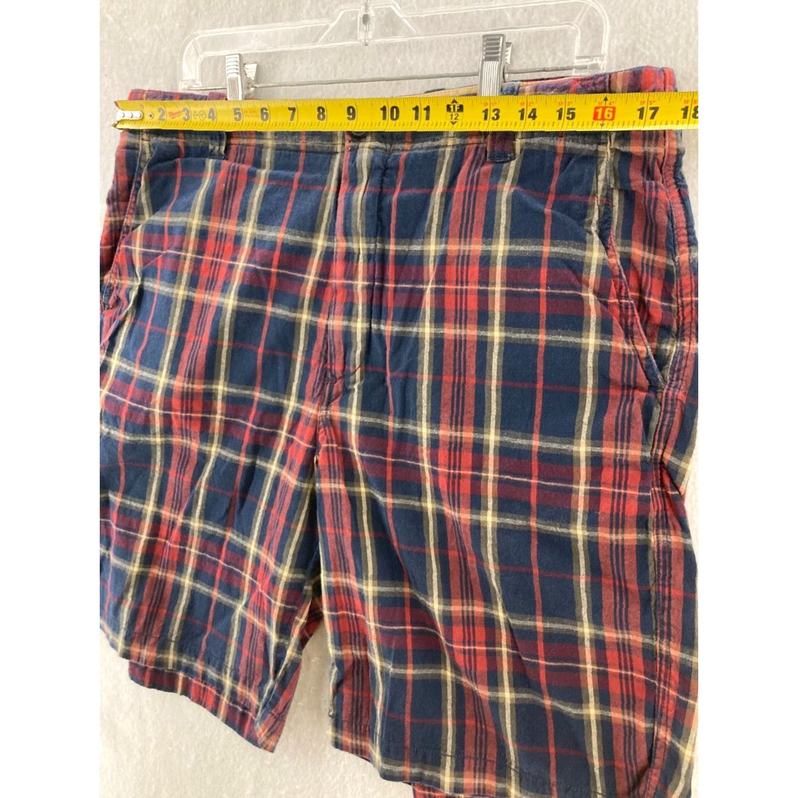 Izod Izod Shorts Mens 34 Plaid Flat Front Multicolor Size US 34 / EU 50 - 2 Thumbnail