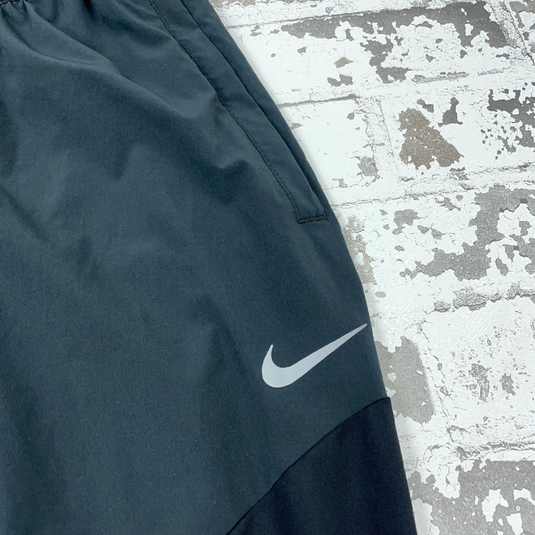 Nike Nike Leggings Women XL Black Windbreaker Hybird Running Training Dri Fit Run Size 40" / US 18 - 6 Thumbnail