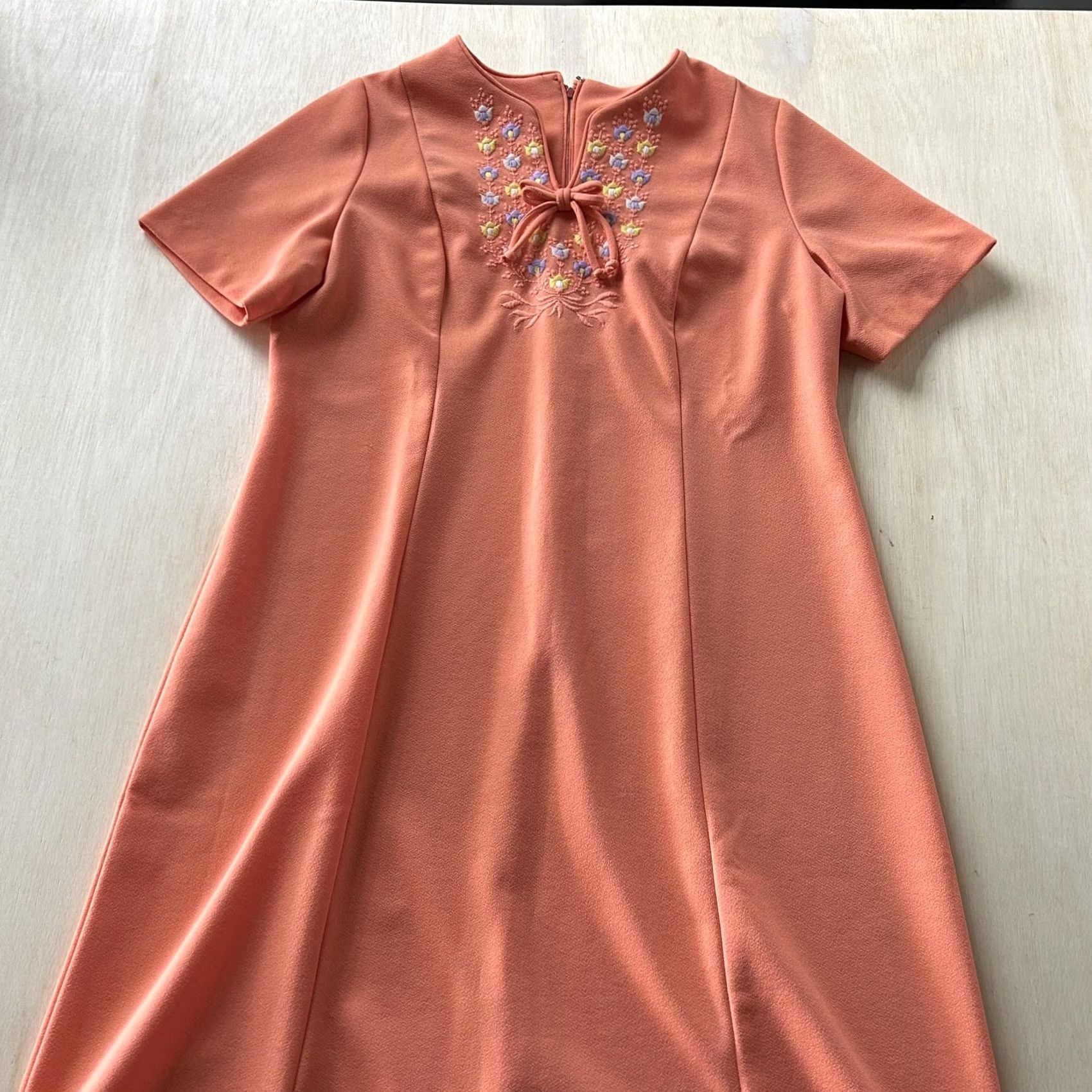 Vintage VINTAGE Dress Womens Medium Orange Floral Embroidered Bow V Neck A Line Knee Length Size M / US 6-8 / IT 42-44 - 2 Thumbnail
