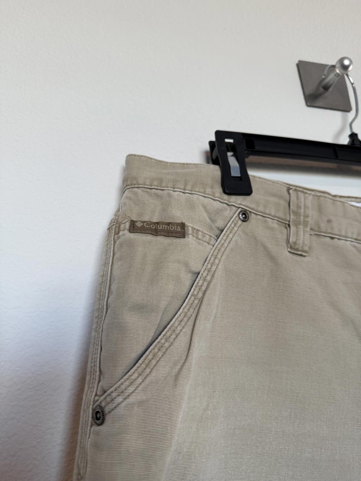 Columbia Men's Khaki Cargo Carpenter Shorts Columbia size 36 Size US 36 / EU 52 - 4 Thumbnail