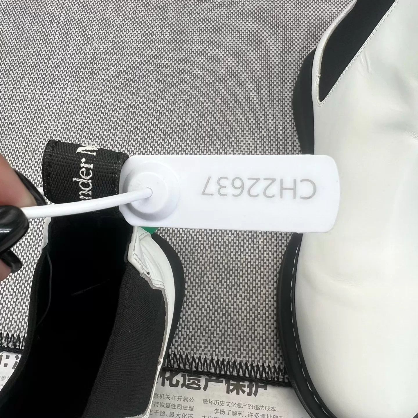 Alexander McQueen Alexander McQueen Black & White Chelsea Boots 40 Size US 7 / EU 40 - 9 Thumbnail