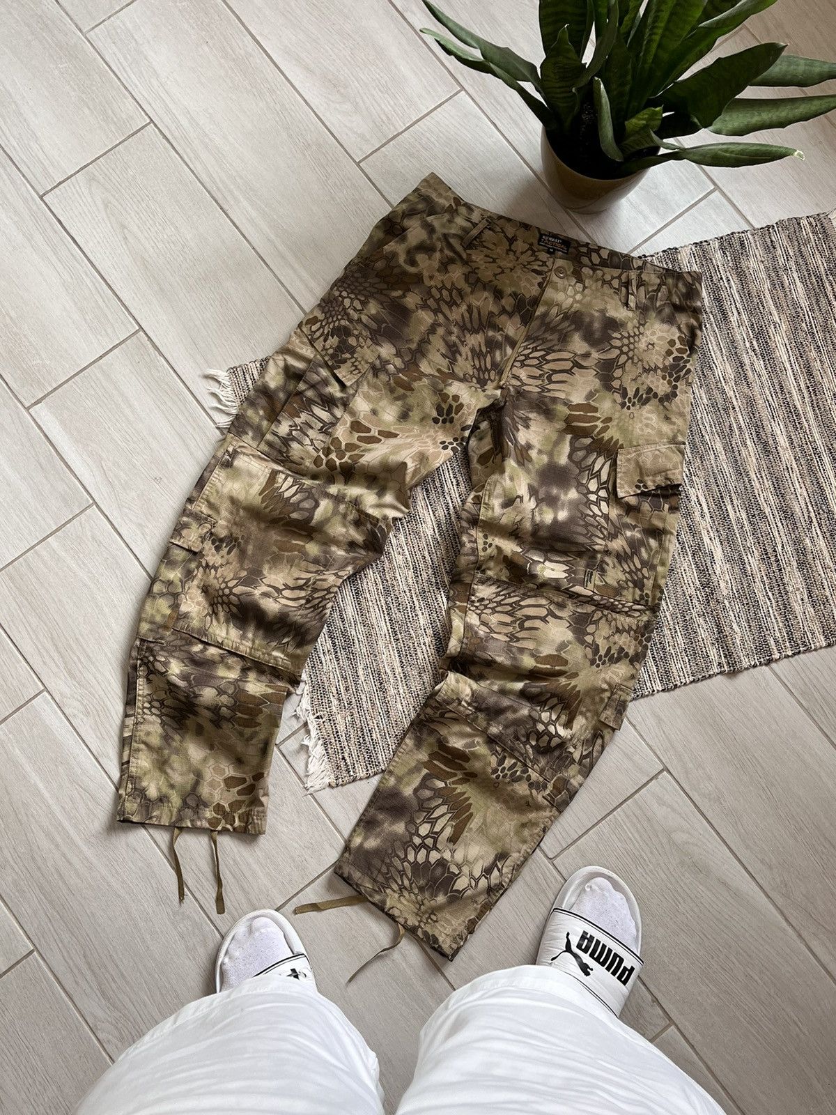 Vintage Vintage Camo trousers pants cargo drawstrings snake skin Size US 32 / EU 48 - 1 Thumbnail