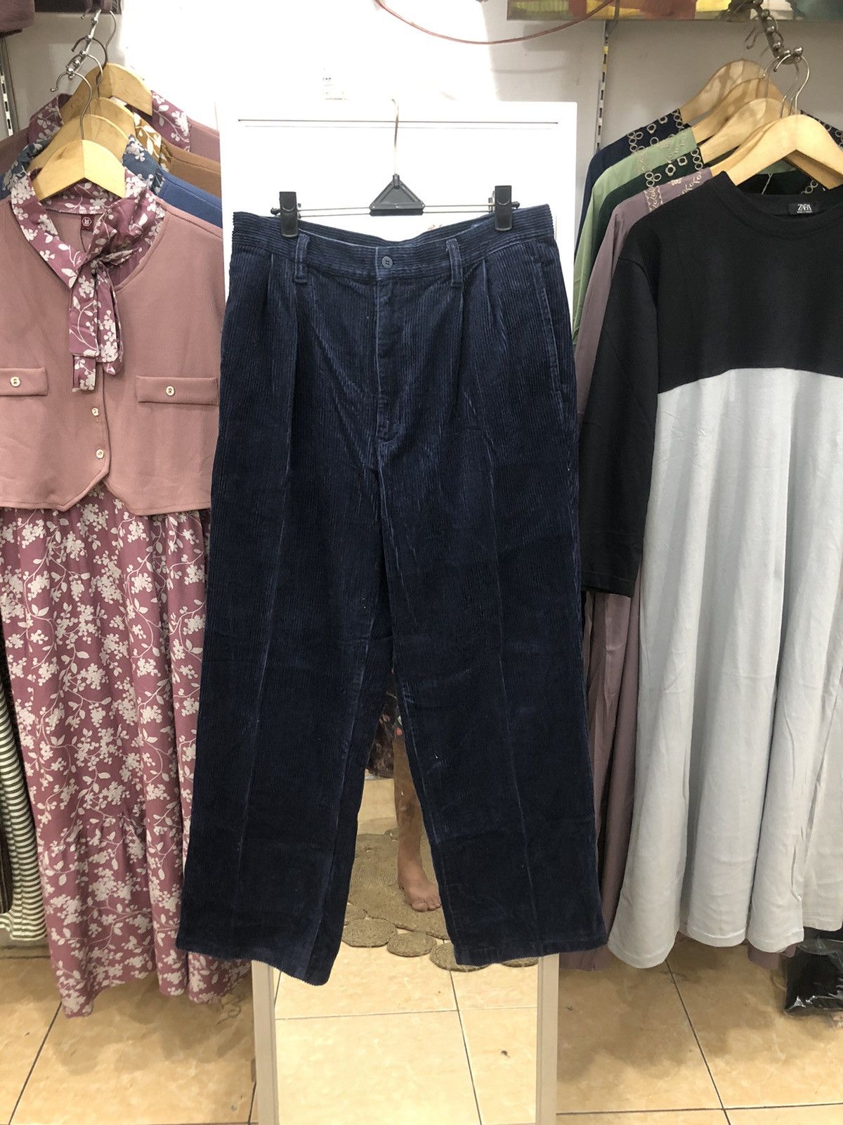 Uniqlo Vintage Uniqlo Baggy Corduroy Pants Size US 32 / EU 48 - 1 Thumbnail