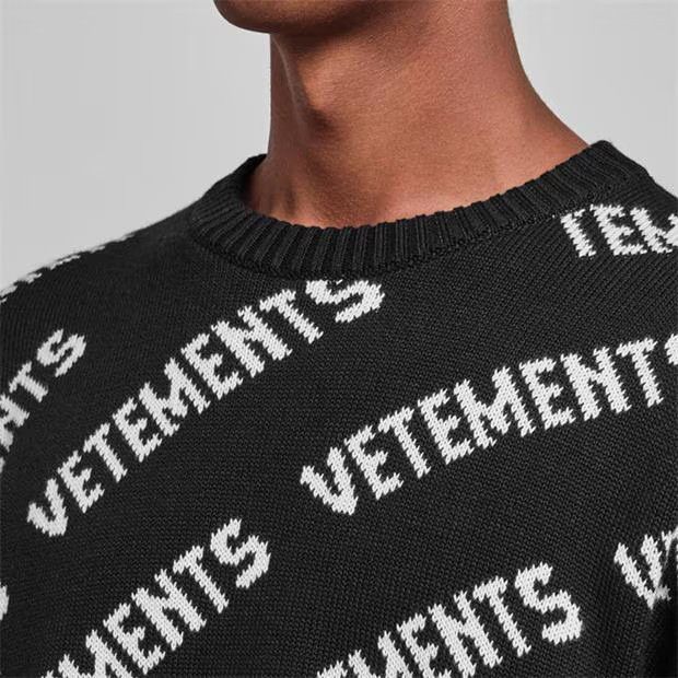 Vetements o1g2r1mq0824 All Over Logo Crew Neck Jumper in Black White Size US M / EU 48-50 / 2 - 4 Thumbnail