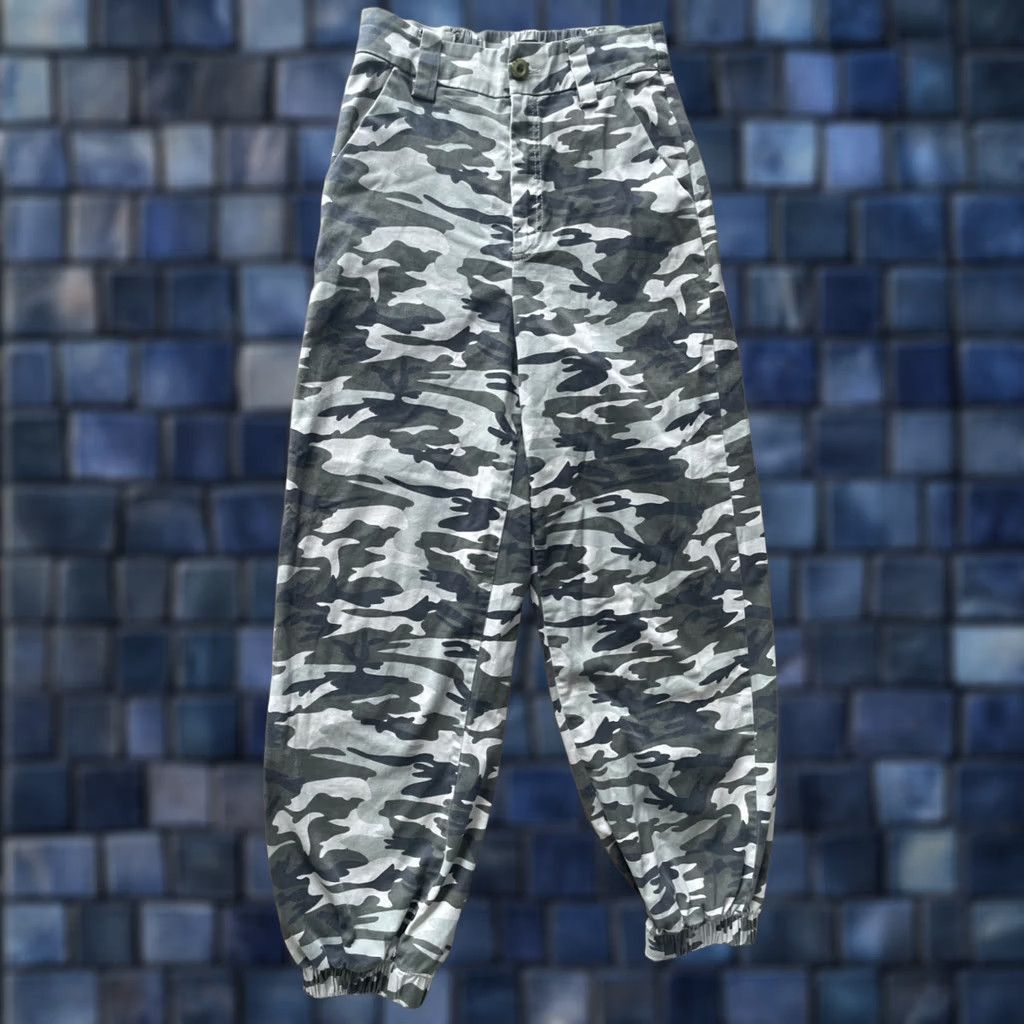 Urban Outfitters VINTAGE Urban Outfitters BDG Baggy Camo Pants Women's Medium Hi Rise Tapered Army Grunge Size 32" / US 10 / IT 46 - 1 Thumbnail