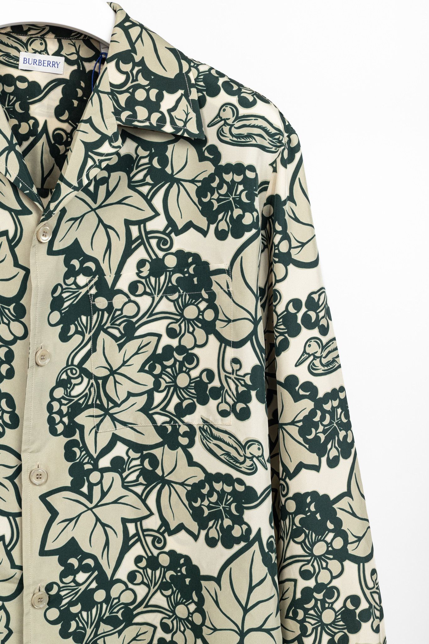 Burberry Burberry Safari Silk Ivy-Print Buttoned Shirt Size S / US 4 / IT 40 - 5 Thumbnail