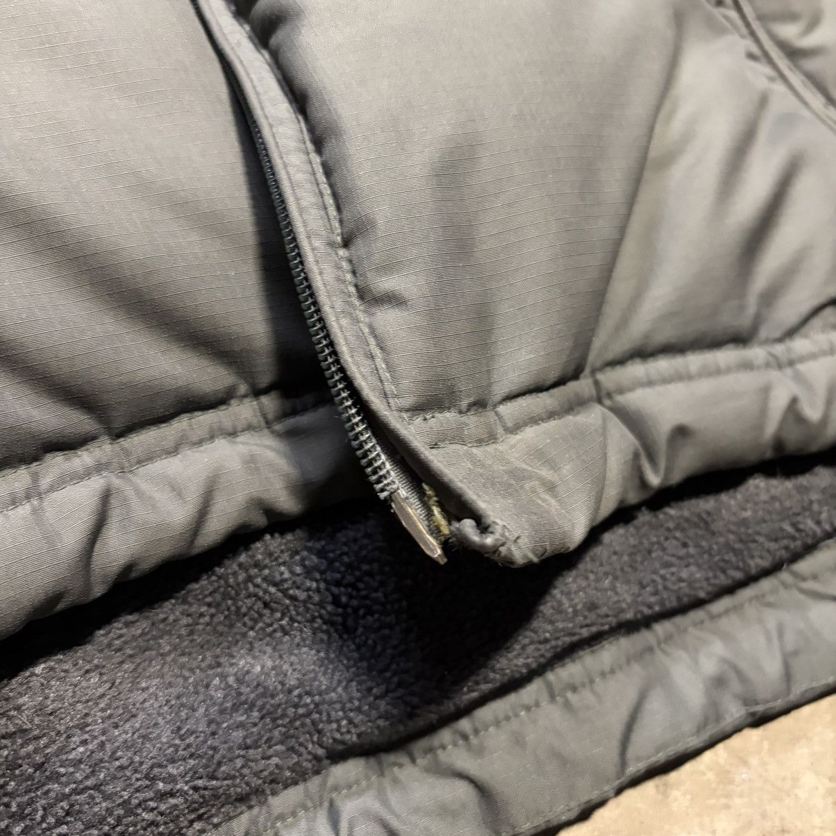 Old Navy Vintage Old Navy Puffer Jacket Quilted Down Nuptse Gorpcore Size US M / EU 48-50 / 2 - 13 Thumbnail