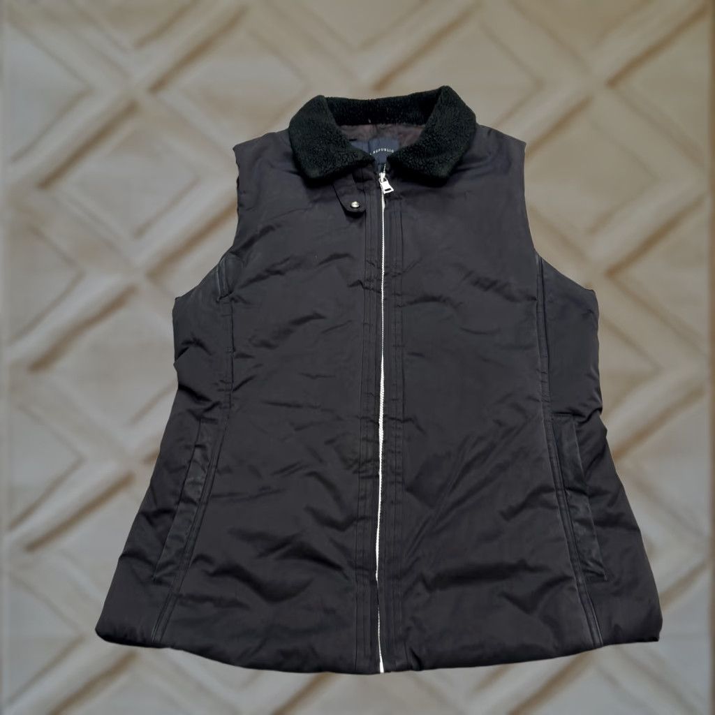 Banana Republic VINTAGE Banana Republic Sherpa Trim Vest Jacket Womens Medium Black Full Zip Outdoor Size M / US 6-8 / IT 42-44 - 1 Thumbnail