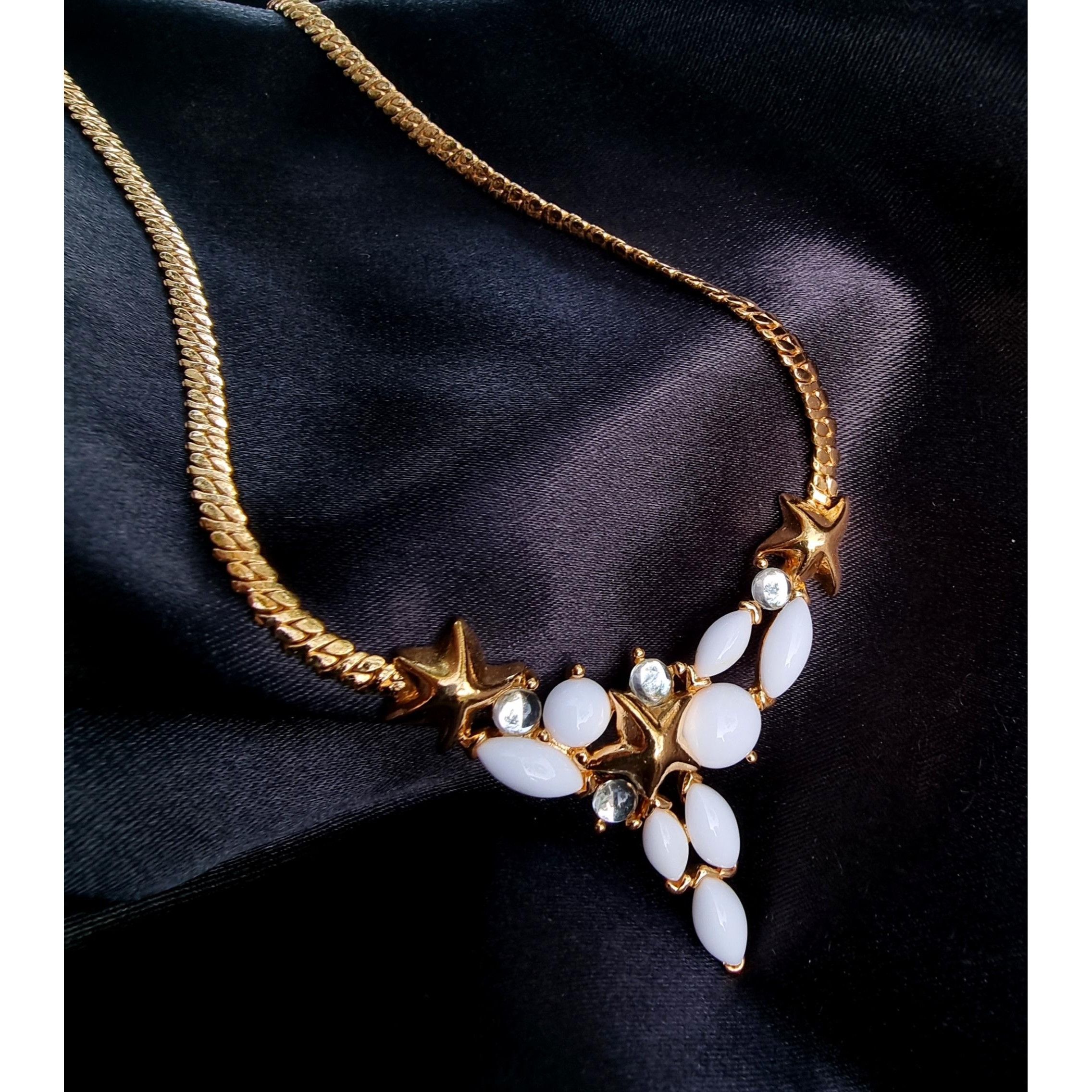 Vintage Rare Find Vintage TRIFARI Signed White Milk Glass God Tone M Size ONE SIZE - 3 Thumbnail
