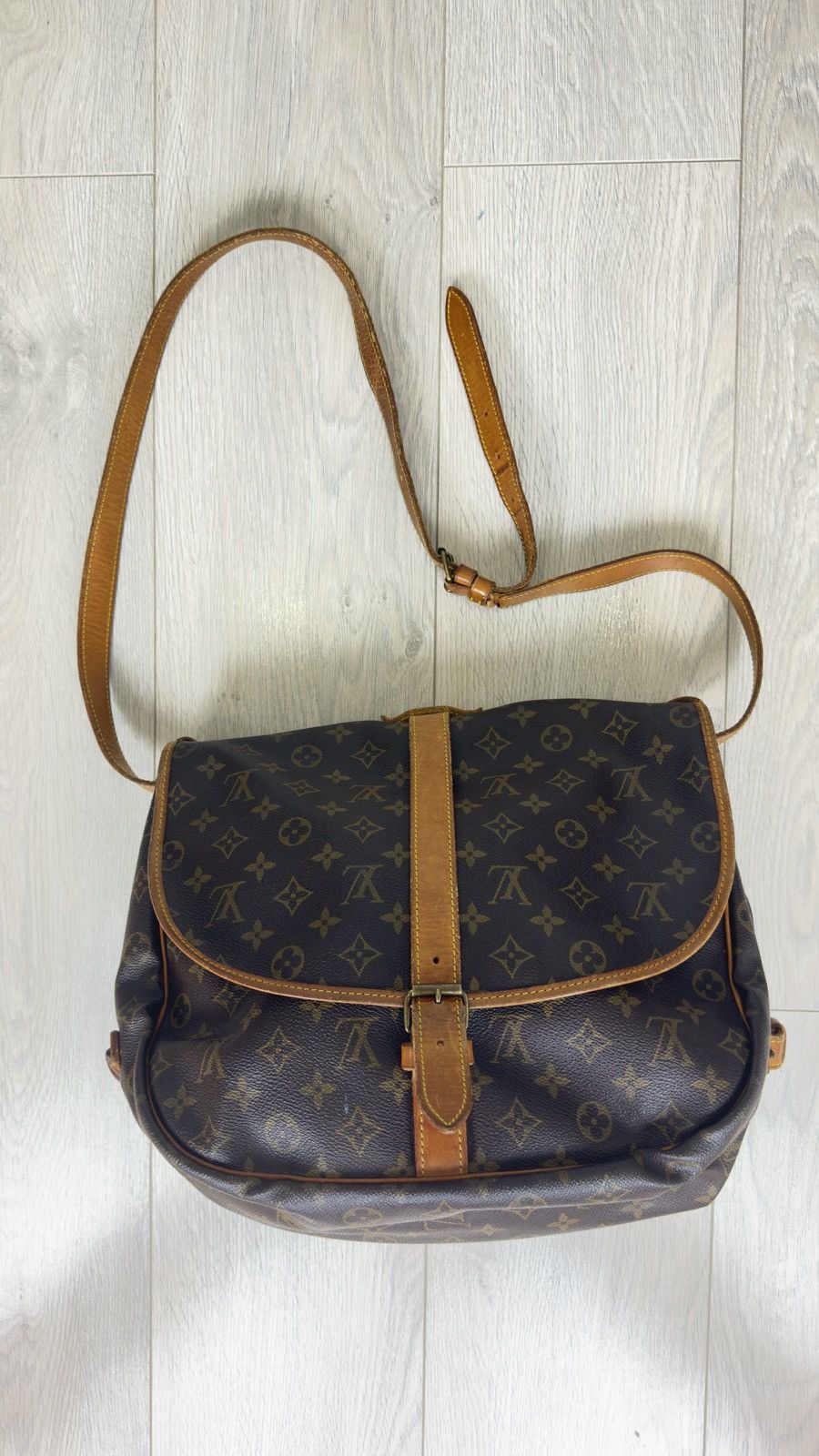 Louis Vuitton Louis Vuitton vintage Saumur 35 Monogram Crossbody Size ONE SIZE - 4 Thumbnail