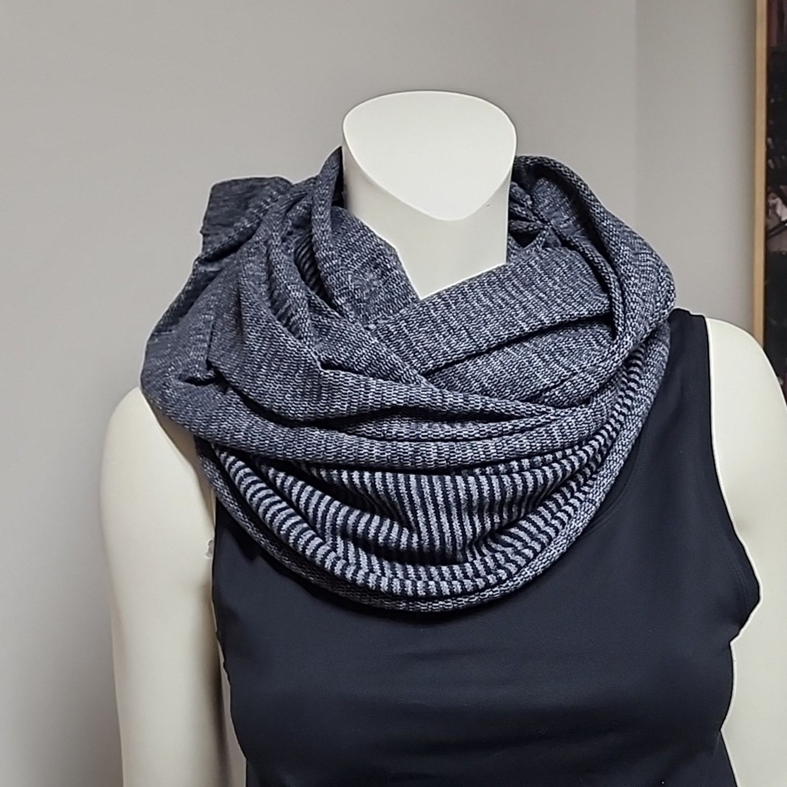 Lululemon Lululemon Vinyasa Scarf Mini Check Pique Black Pique Rulu Size ONE SIZE - 8 Thumbnail