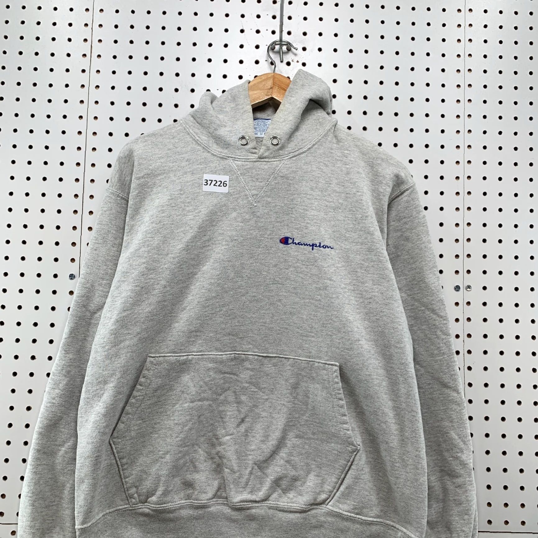 Champion VTG Champion Hoodie Sweatshirt Mens Large Gray Distressed Heavy Pullover 21.5x25 Pullover Sweatshirt Mens Large Gray 90s Champion Hoodie Mens L Gray Size US L / EU 52-54 / 3 - 3 Thumbnail