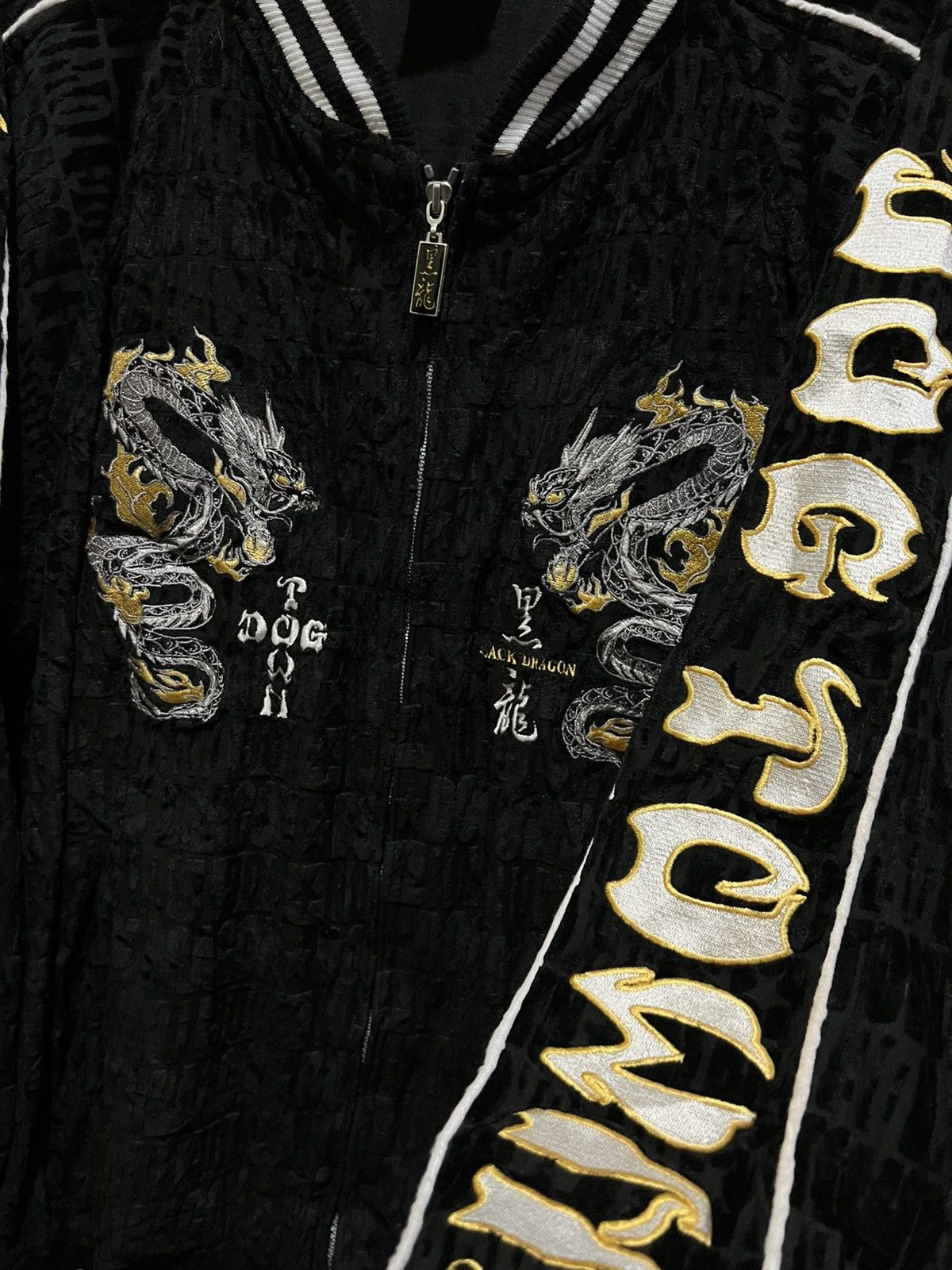 Dogtown Rare DOGTOWN Embossed Velvet Fabric Black Dragon Embroidery Size US XL / EU 56 / 4 - 3 Thumbnail