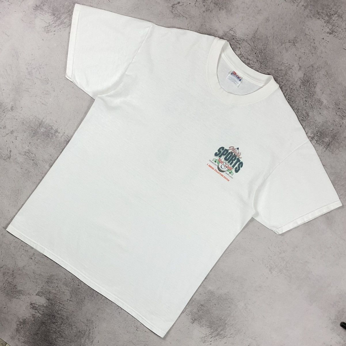Vintage 2000 Nicks Sports Bar Grill 5th Annual Collectors Edition T Size US L / EU 52-54 / 3 - 10 Thumbnail