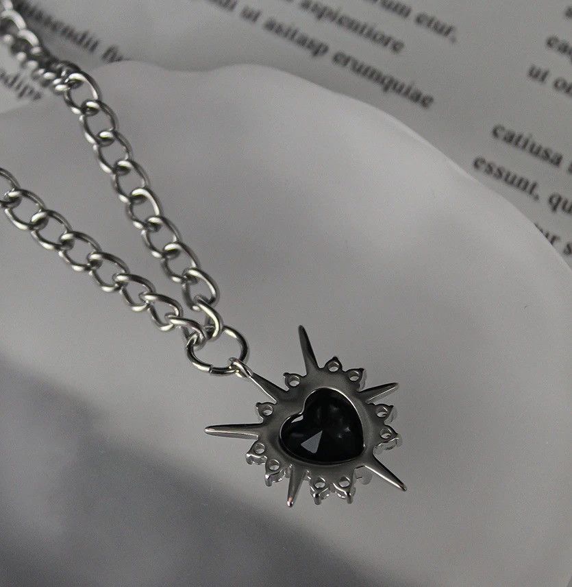 Jewelry Shiny Rhinestone Thorns Love Heart Pendant Necklace Size ONE SIZE - 4 Thumbnail