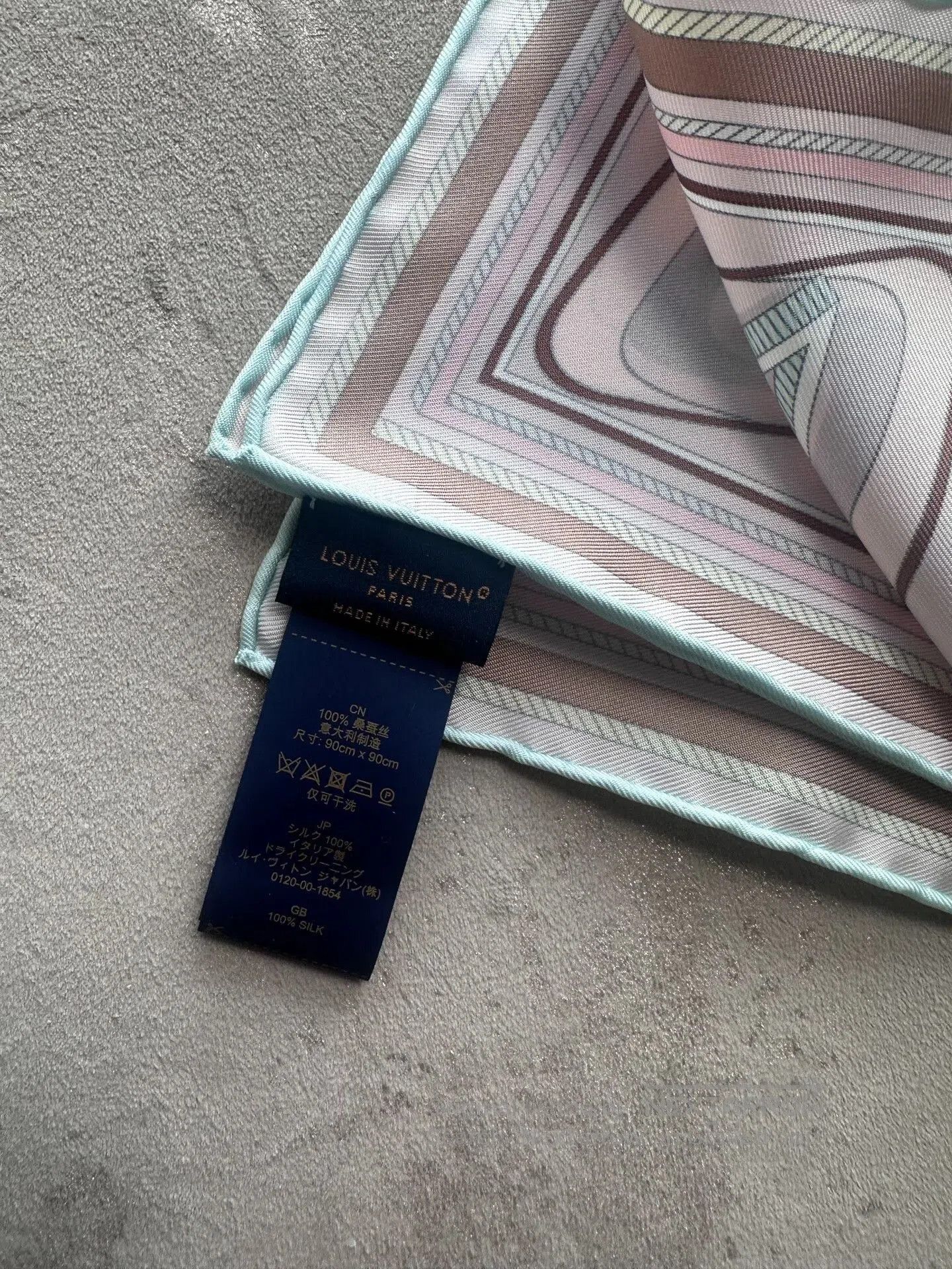 Louis Vuitton LV New Large Silk Scarf with Box. Size ONE SIZE - 3 Thumbnail