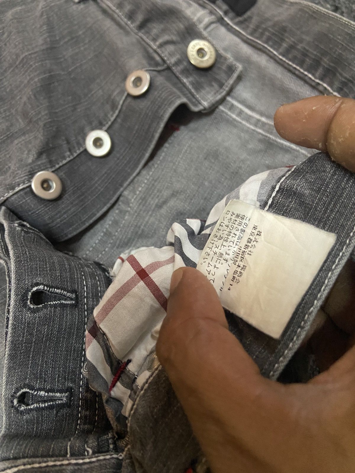 Burberry Vintage Burberry black label distressed denim jeans Size US 30 / EU 46 - 14 Thumbnail