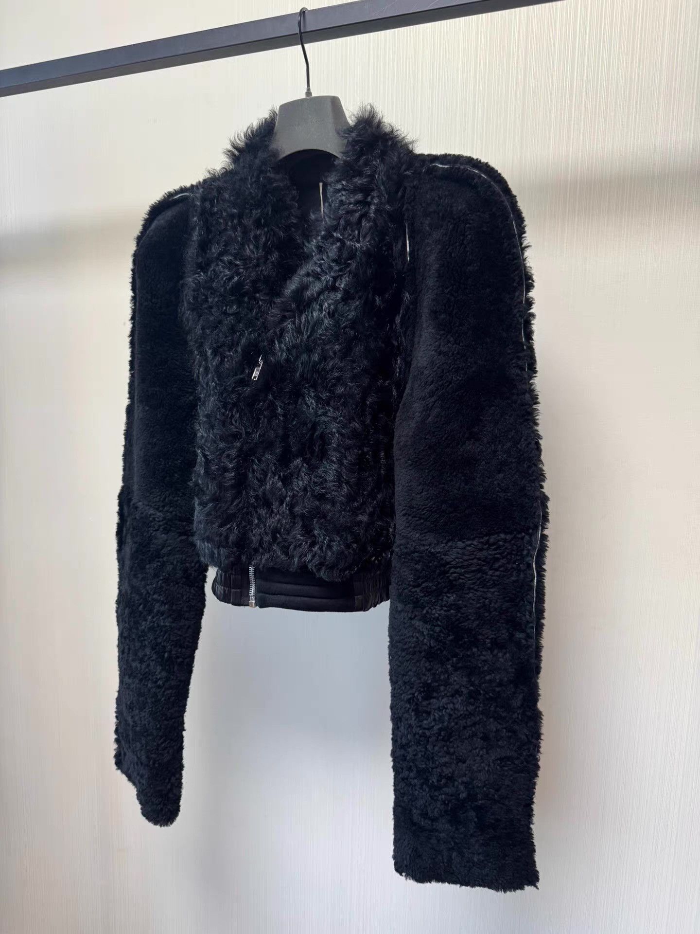Rick Owens Rick Owens LARRY shearling padded shoulder fur Q8 Size US M / EU 48-50 / 2 - 3 Thumbnail
