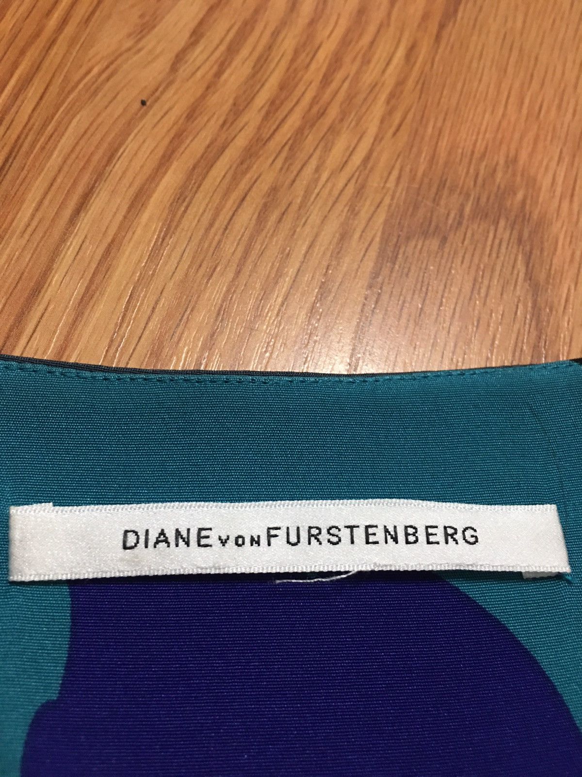 Diane von Furstenberg Diane von Furstenberg Rizerette Floral Print Silk Wrap Top Size S / US 4 / IT 40 - 9 Thumbnail