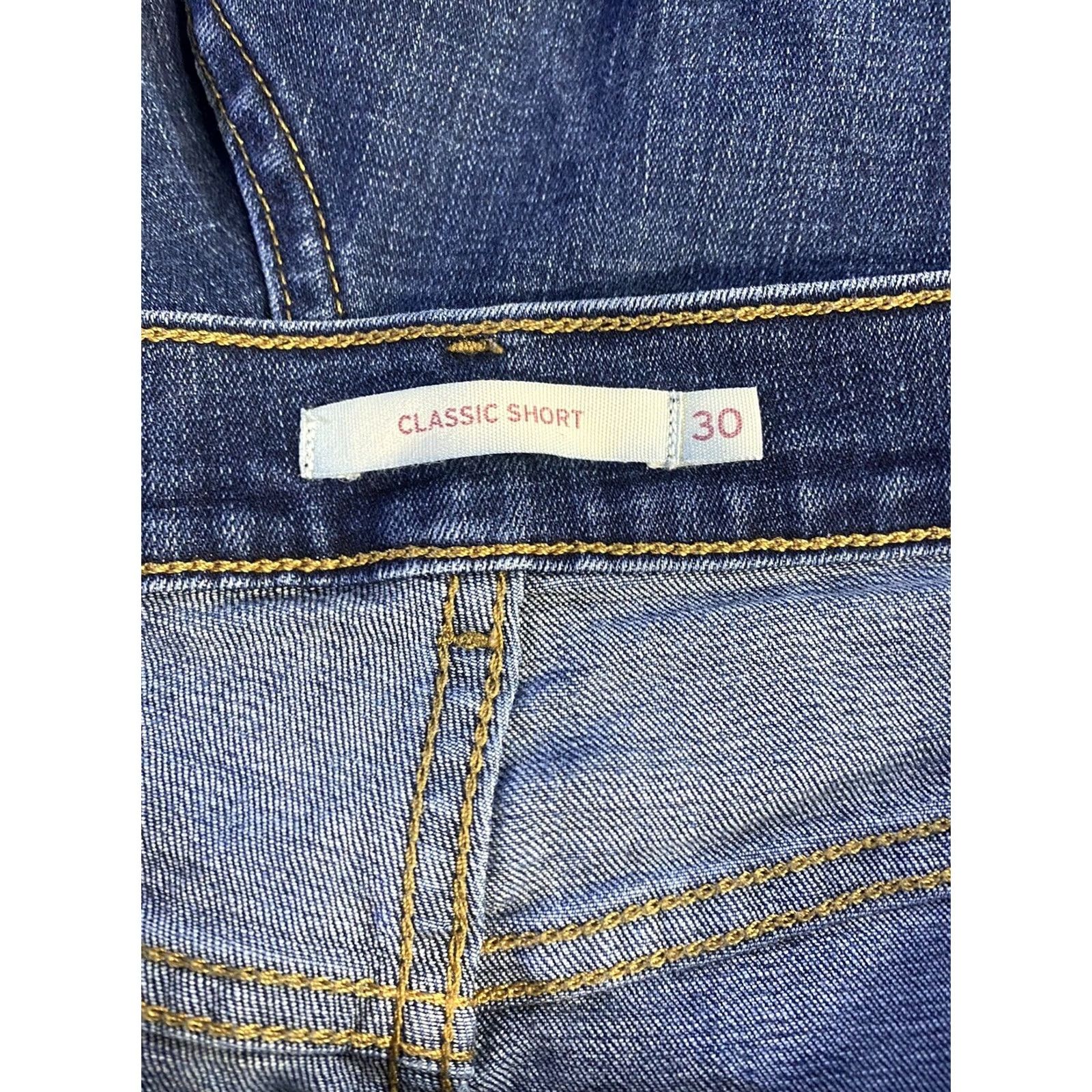 Levi's VINTAGE none? No. Levi's Bermuda Jean Shorts Woman Blue Medium Wash 30? Size 30" / US 8 / IT 44 - 4 Thumbnail
