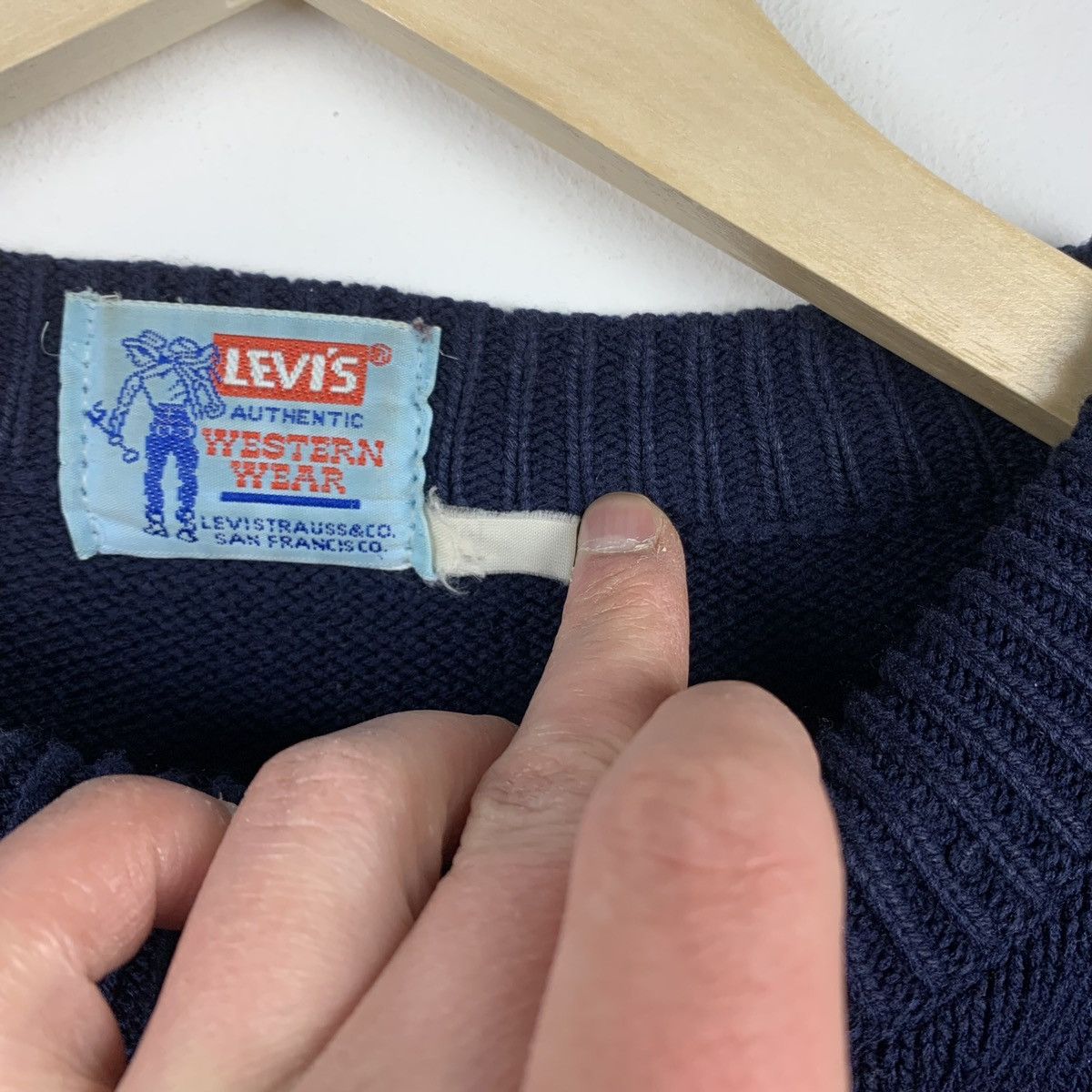 Levi's Vintage Levi’s Wool Knit Sweater Big Logo Embroidered 90’s Size US XL / EU 56 / 4 - 10 Thumbnail