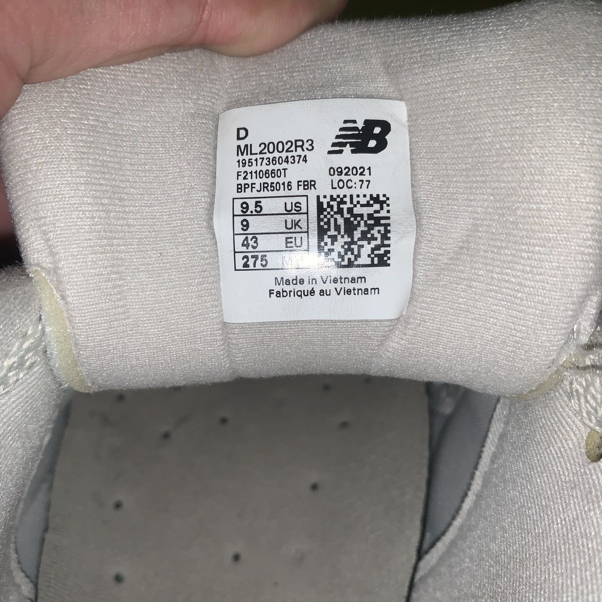 New Balance NEW BALANCE 2002R CREAM WHITE Size US 9.5 / EU 42-43 - 6 Thumbnail