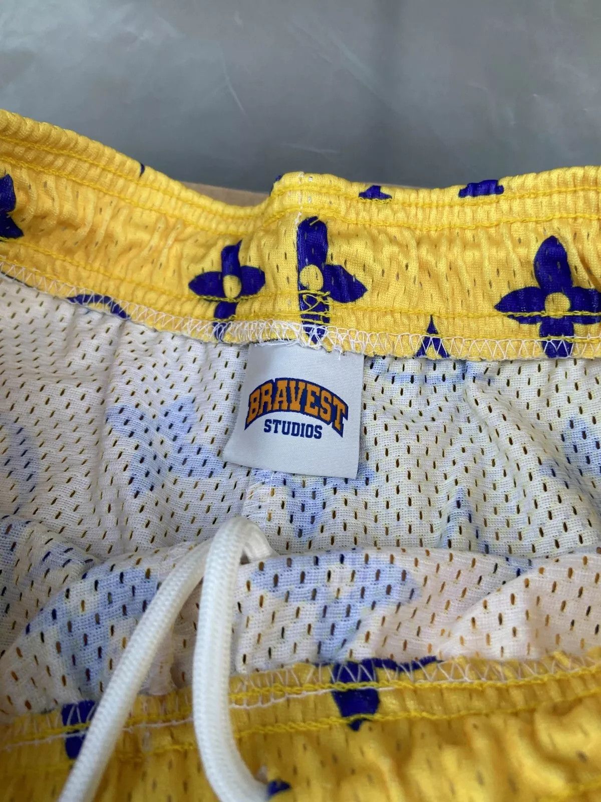 Bravest Studios ⚡ Bravest Studios LA Lakers LV Yellow Shorts S Small NEW⚡️ Size US 28 / EU 44 - 3 Thumbnail