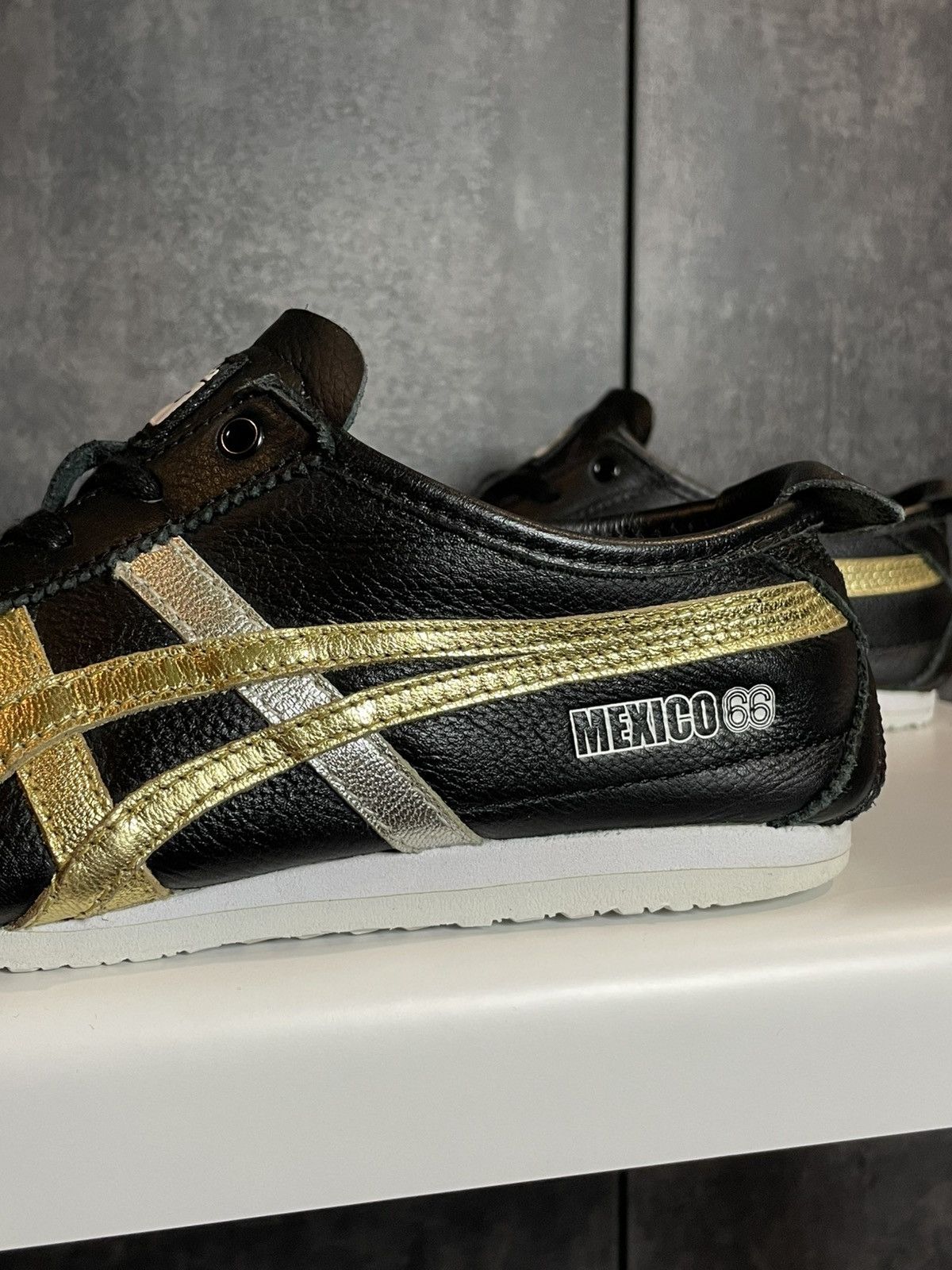 Onitsuka Tiger Onitsuka Tiger Silver Gold Onitsuka Tiger Size US 9.5 / IT 39.5 - 14 Thumbnail