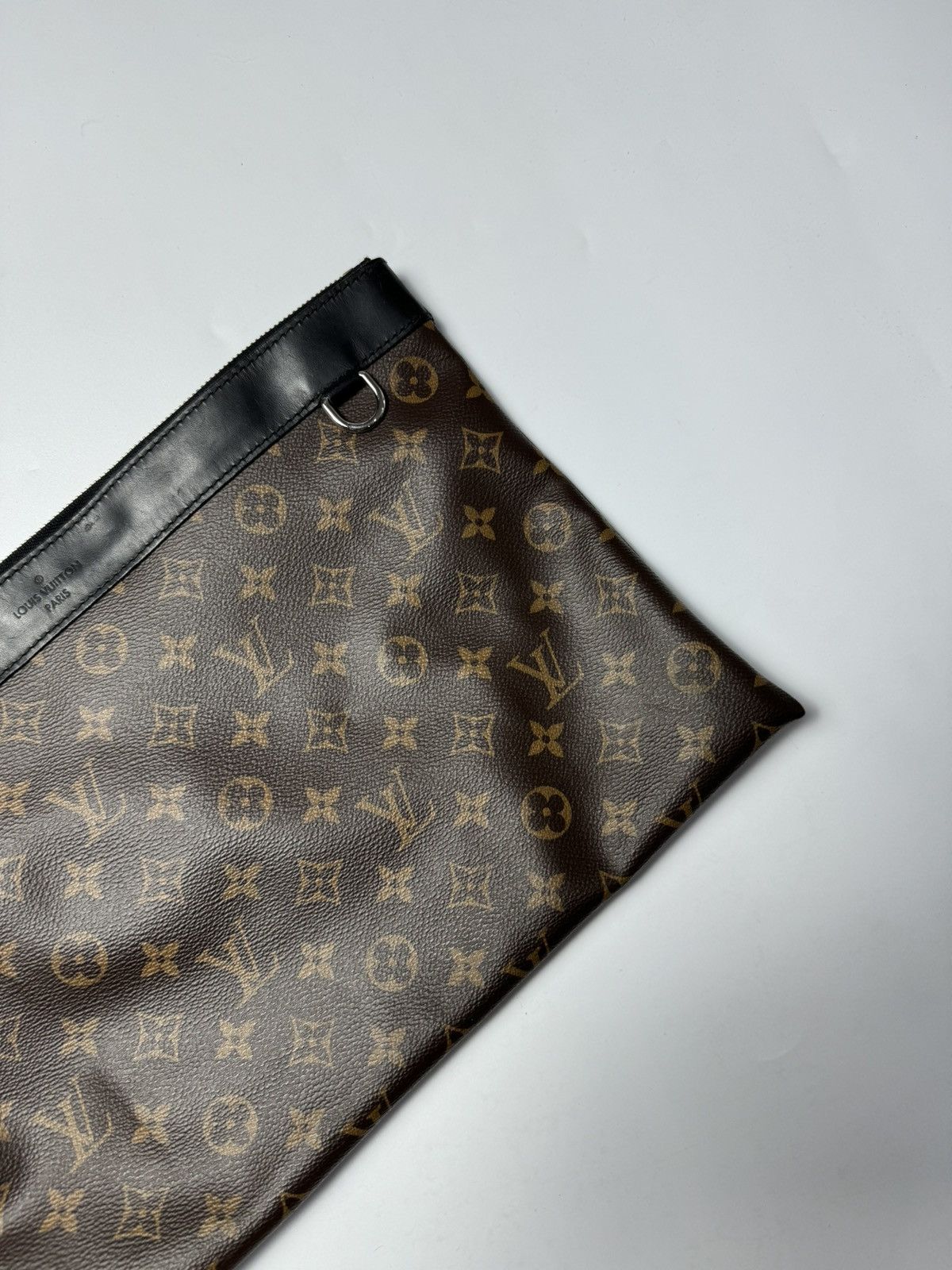 Louis Vuitton Louis Vuitton Monogram Canvas Discovery GM Pochette Size ONE SIZE - 3 Thumbnail