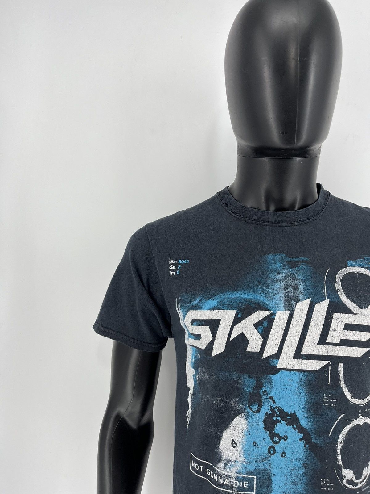 Band Tees Vintage Y2K Skillet Not Gonna Die Shirt Metal Rock Band Tee Size US S / EU 44-46 / 1 - 6 Thumbnail