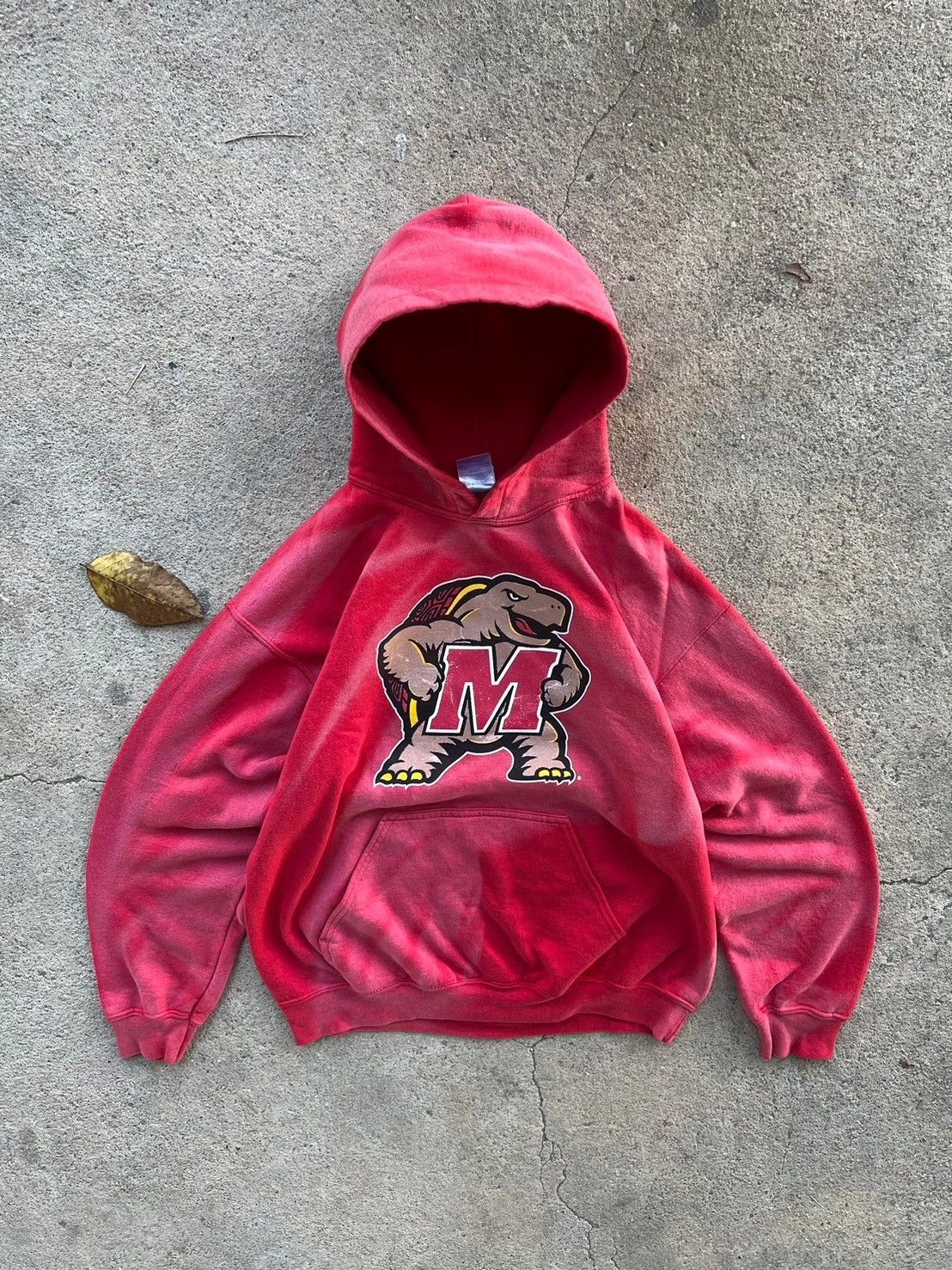 Vintage Sun Faded Red Gildan Hoodie Size US M / EU 48-50 / 2 - 1 Thumbnail