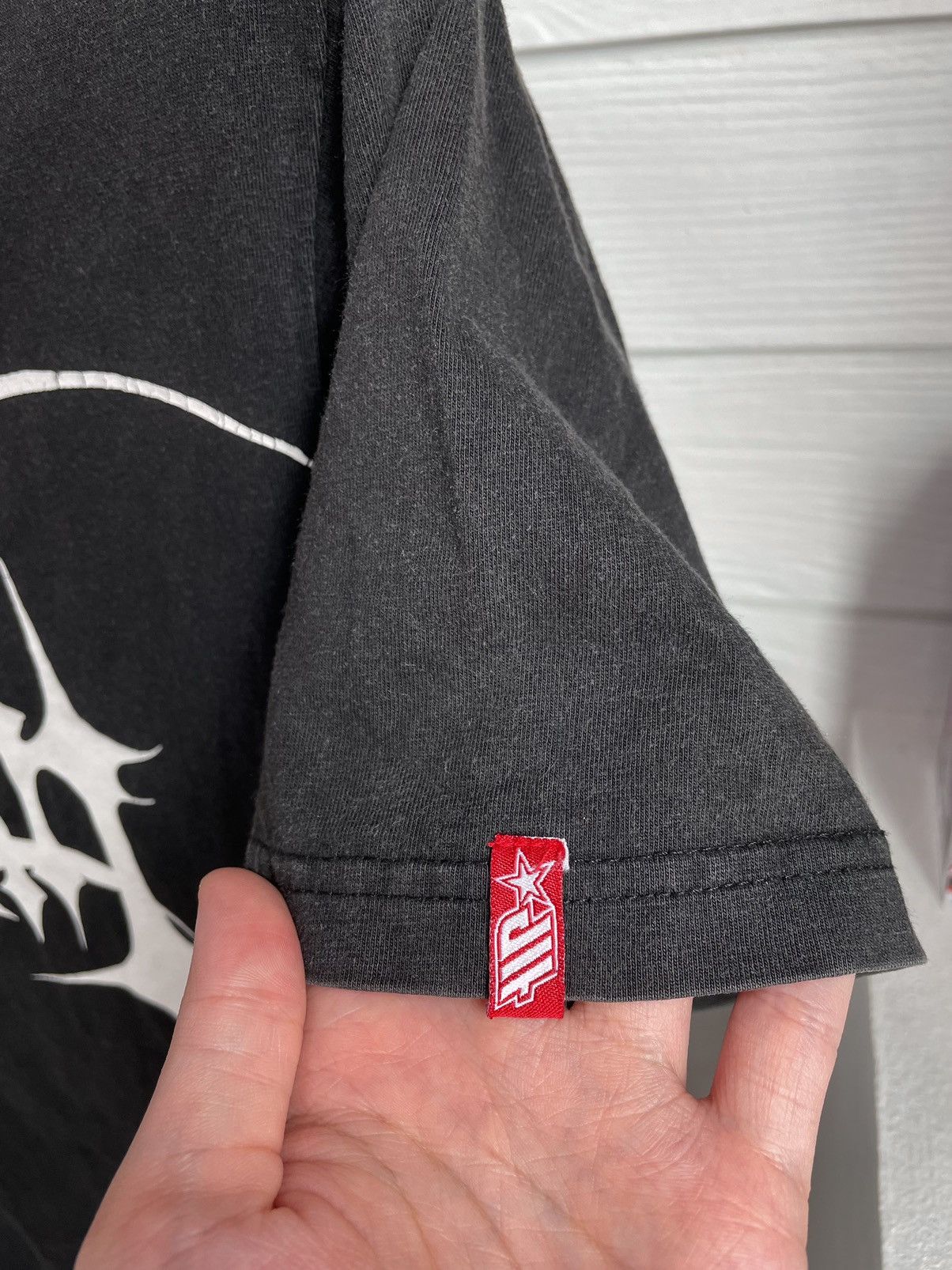 Band Tees × Vintage VINTAGE IN VEIN STANDING STRONG WITH PRIDE AND HONOR T-SHIRT Size US S / EU 44-46 / 1 - 5 Thumbnail