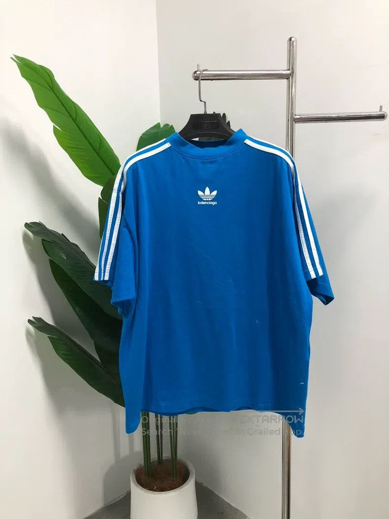 Balenciaga Balenciaga Three Stripes Logo Printed Short Sleeve T-Shirt Size US S / EU 44-46 / 1 - 1 Thumbnail