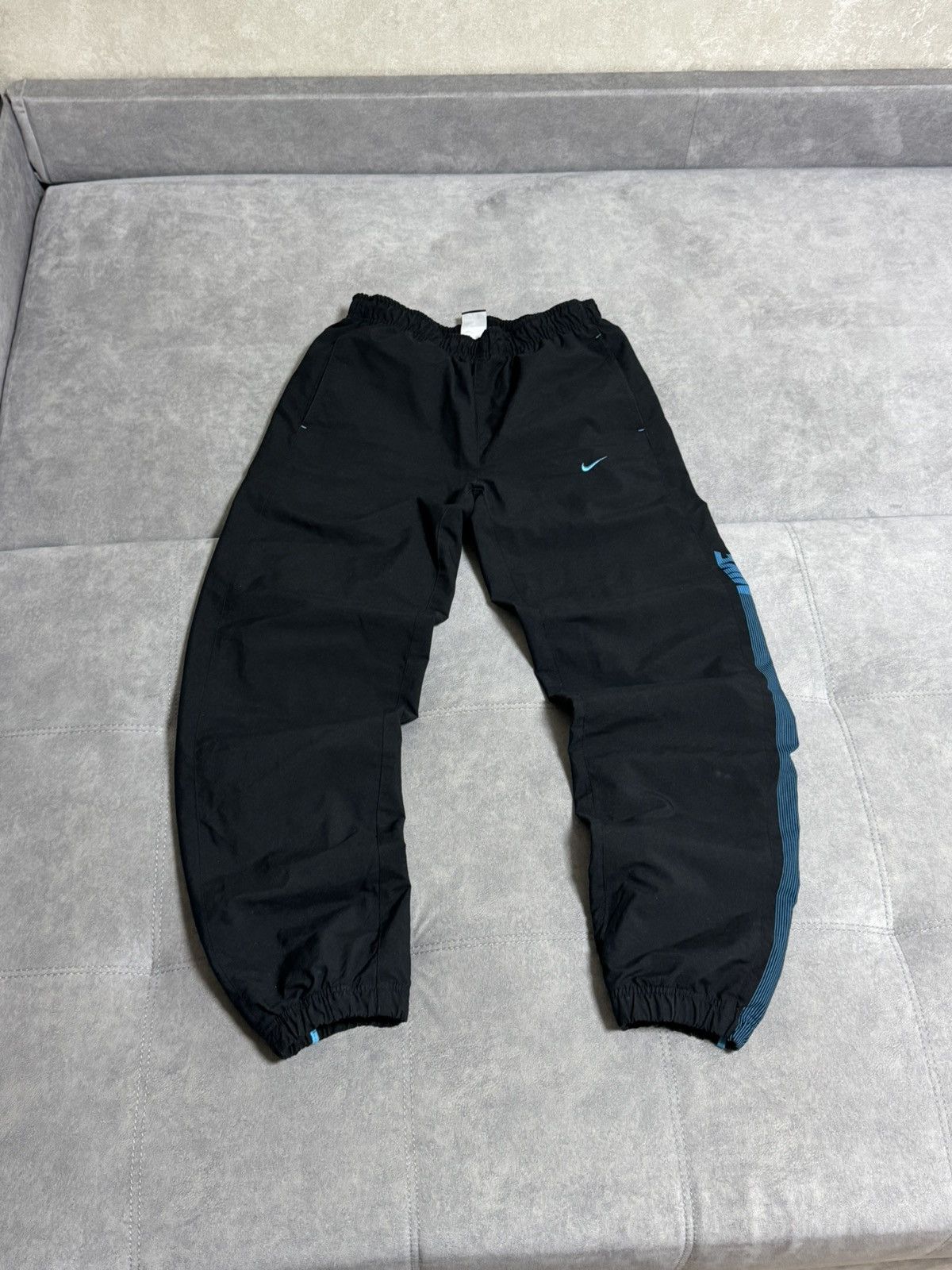 Nike Vintage Nike Nylon Baggy Pants Black Sweatpants Men’s Size S Size US 30 / EU 46 - 7 Thumbnail