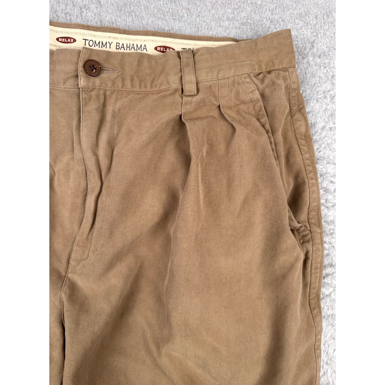 Tommy Bahama Tommy Bahama Shorts Men 36 Brown Bermuda Silk Pleated Beach Vacation 35x8 Cargo Pocket Relaxed Shorts Mens Beach Size US 36 / EU 52 - 5 Thumbnail