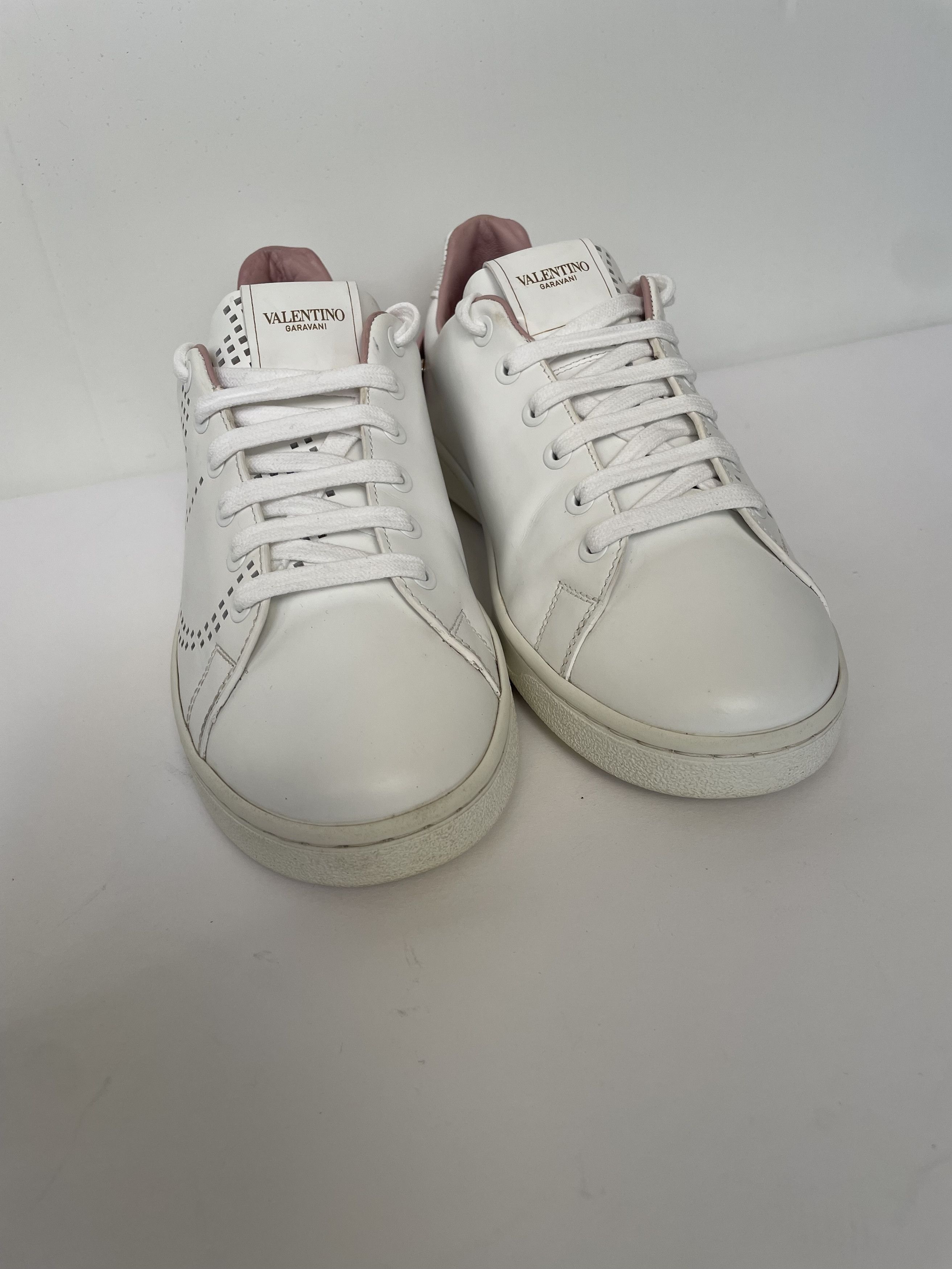 Valentino Valentino Garavani V-LOGO leather sneakers Size US 7 / IT 37 - 2 Thumbnail