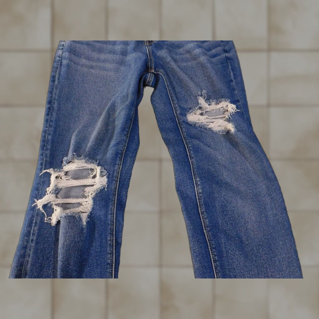 American Eagle Outfitters American Eagle Jeans Womens 6 Blue Mom Straight Distressed Stretch Denim Size 28" / US 6 / IT 42 - 1 Thumbnail