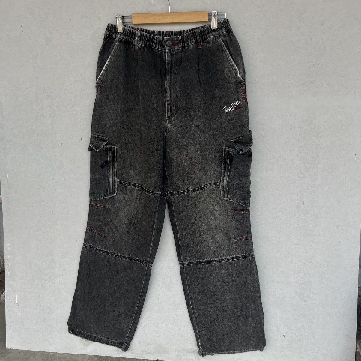 Other Vintage Black Denim Cargo Pants With Red Size M W20 L29 Size US 26 / EU 42 - 2 Thumbnail