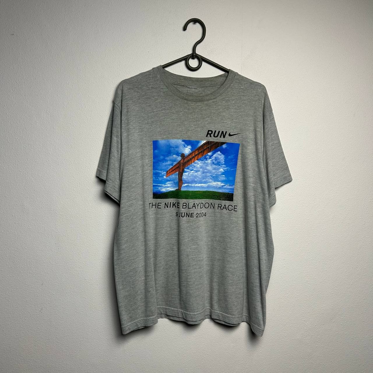Nike Vintage Nike Run 2004 Big logo streetwear tee Size US L / EU 52-54 / 3 - 1 Thumbnail